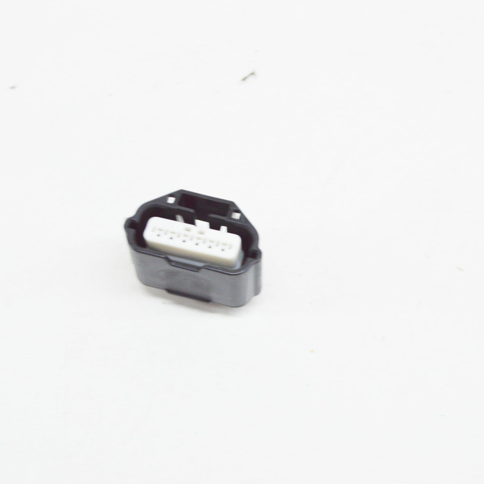 new mb cla c117 exhaust flap 6-pin coupling housing a0325456926 original