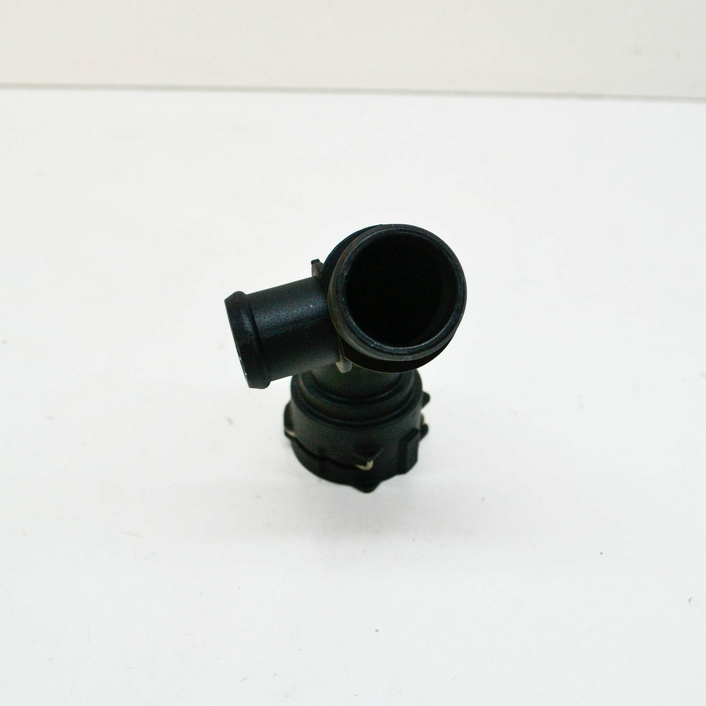 NEW VW TIGUAN AD LEFT RADIATOR COOLANT HOSE ADAPTER LOWER 2Q0122291K ORIGINAL