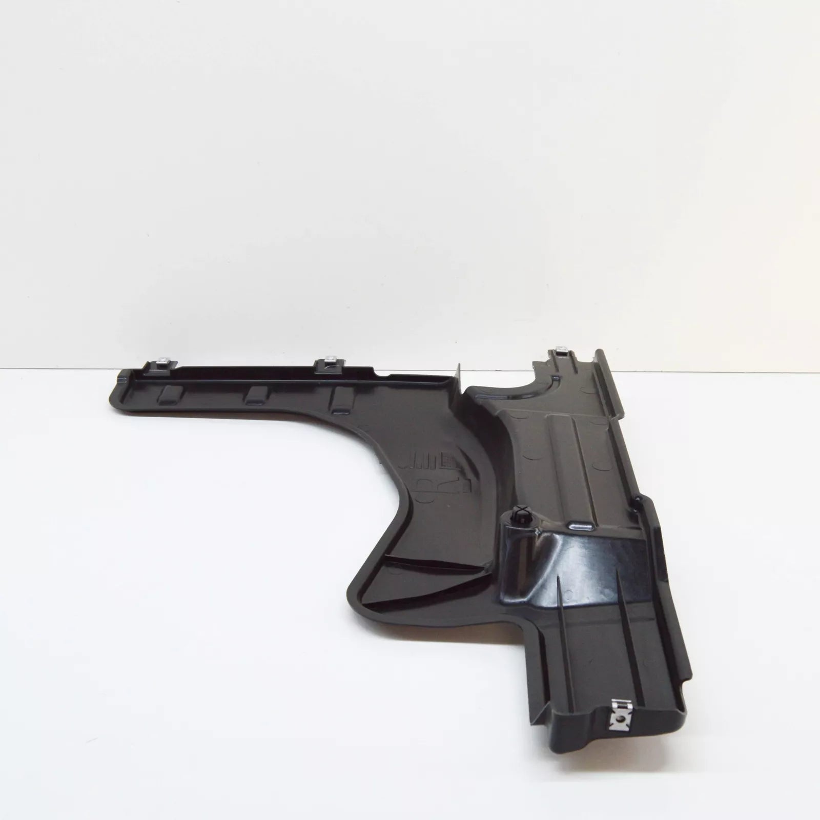 NEW VOLKSWAGEN PASSAT B8 RIGHT SIDE UNDERBODY COVER 561825102C