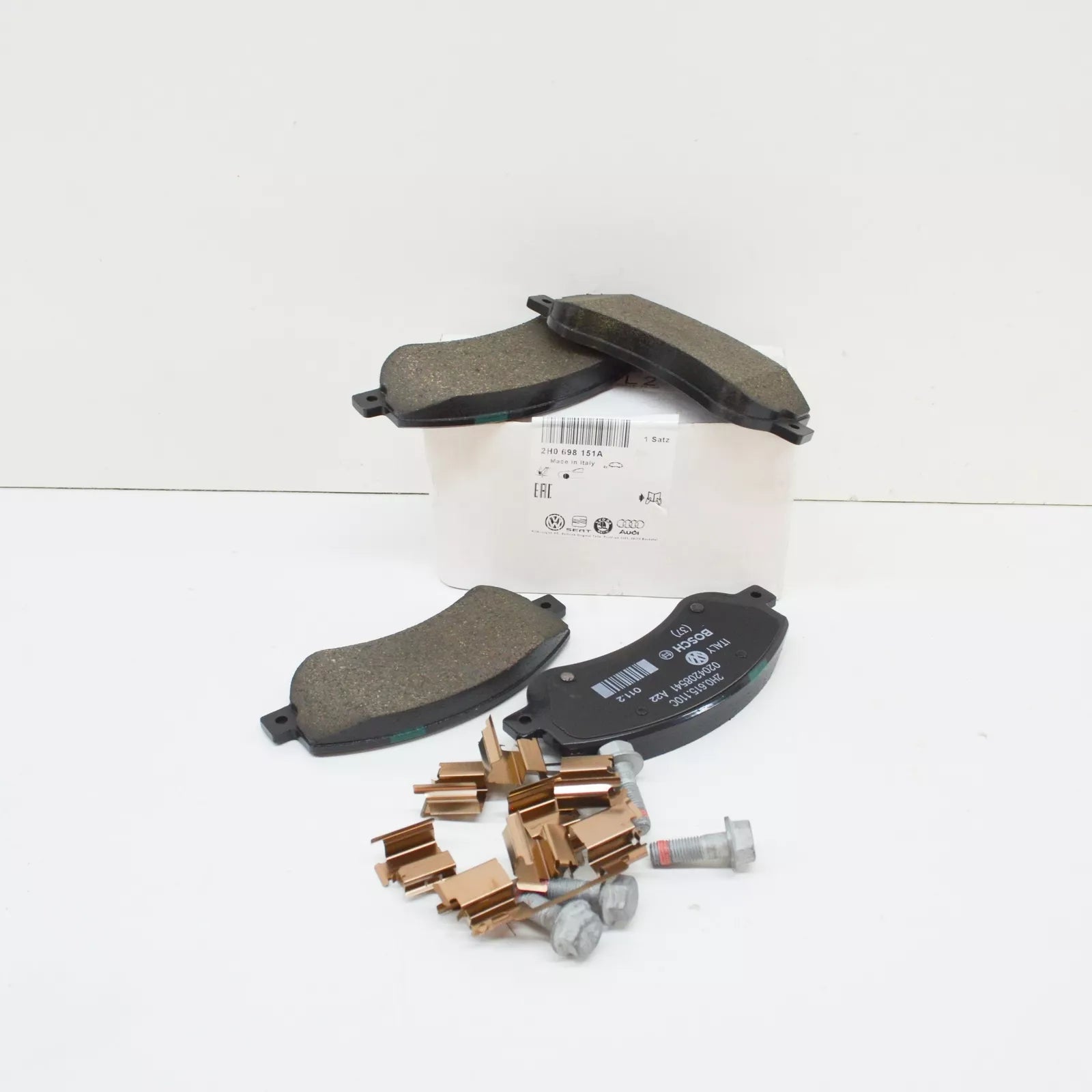 NEW VOLKSWAGEN AMAROK FRONT DISC BRAKE PADS SET 2H0698151A