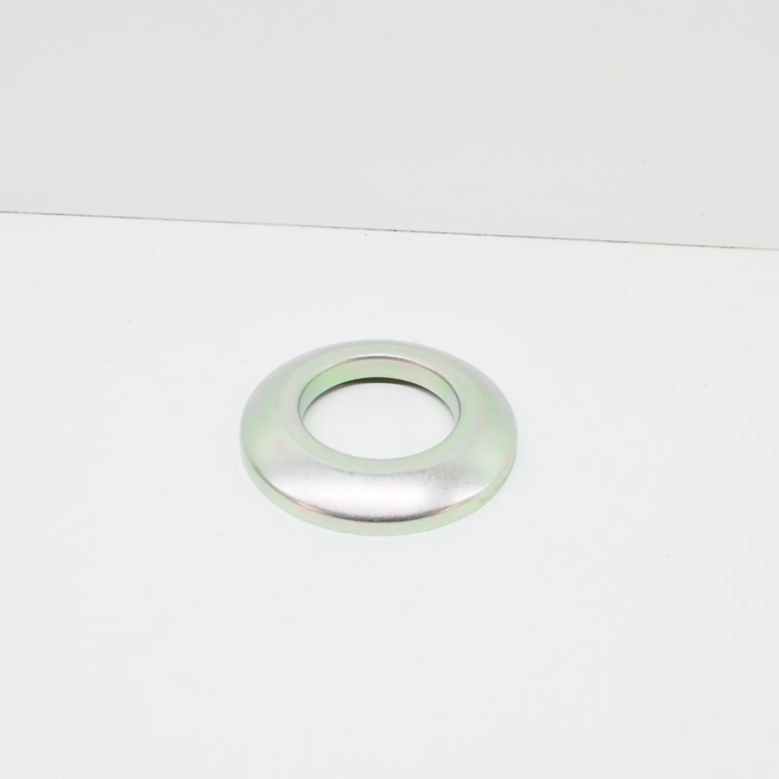 NEW BMW 6 E24 WHEEL HUB DUST SHIELD 31211128423 1128423 ORIGINAL