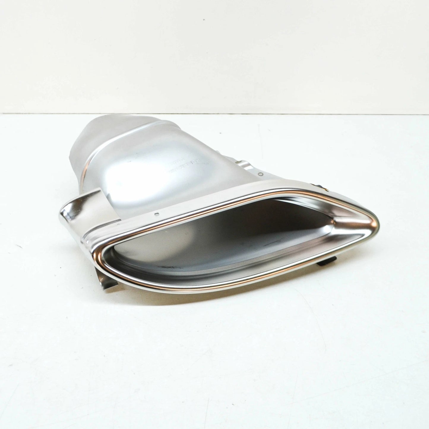 NEW MERCEDES-BENZ E-CLASS S212 RIGHT EXHAUST TIP COVER A2124902827