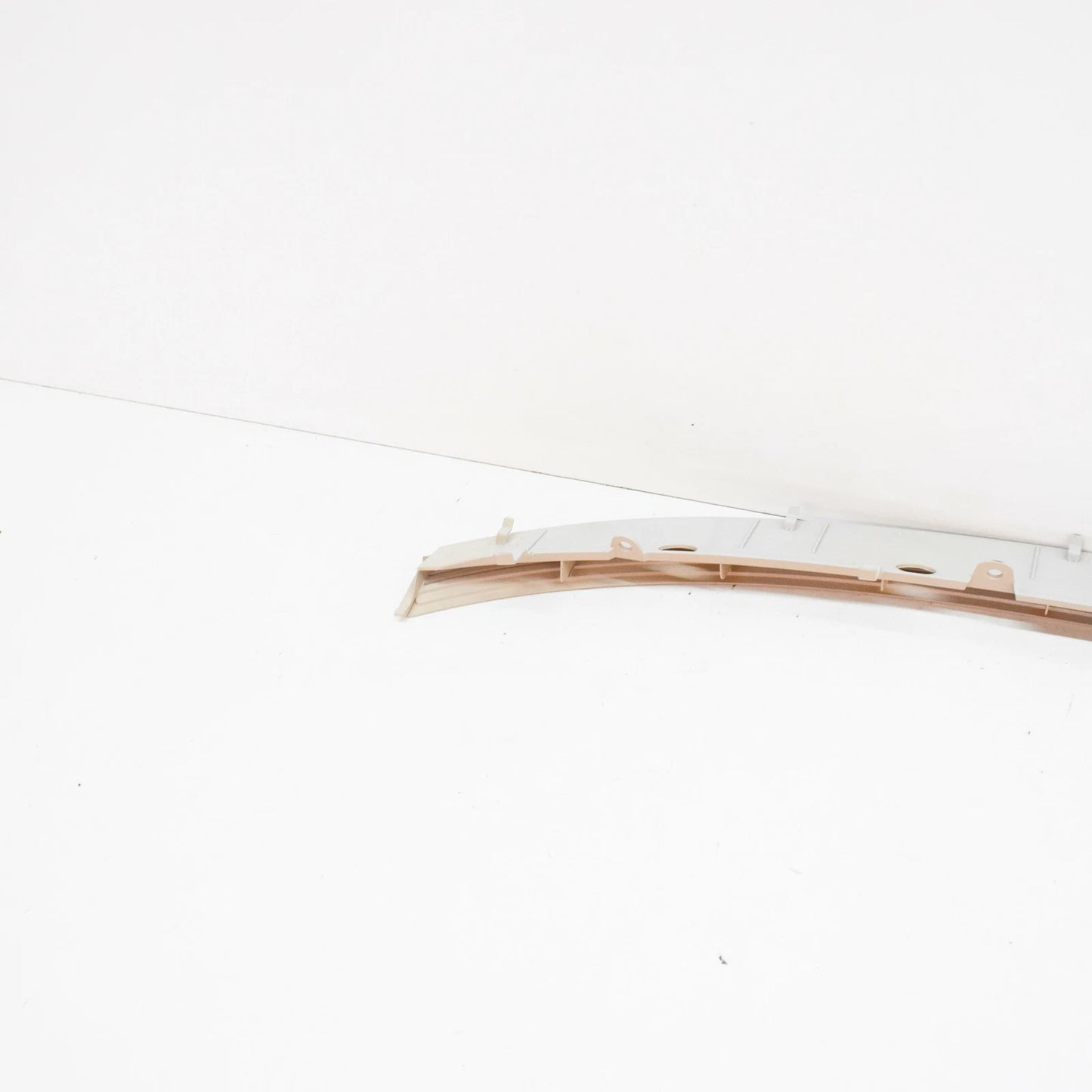 NEW BMW 3 E46 SEDAN REAR WINDOW SHELF HELLBEIGE VENT GRILLE 51468226493 ORIGINAL