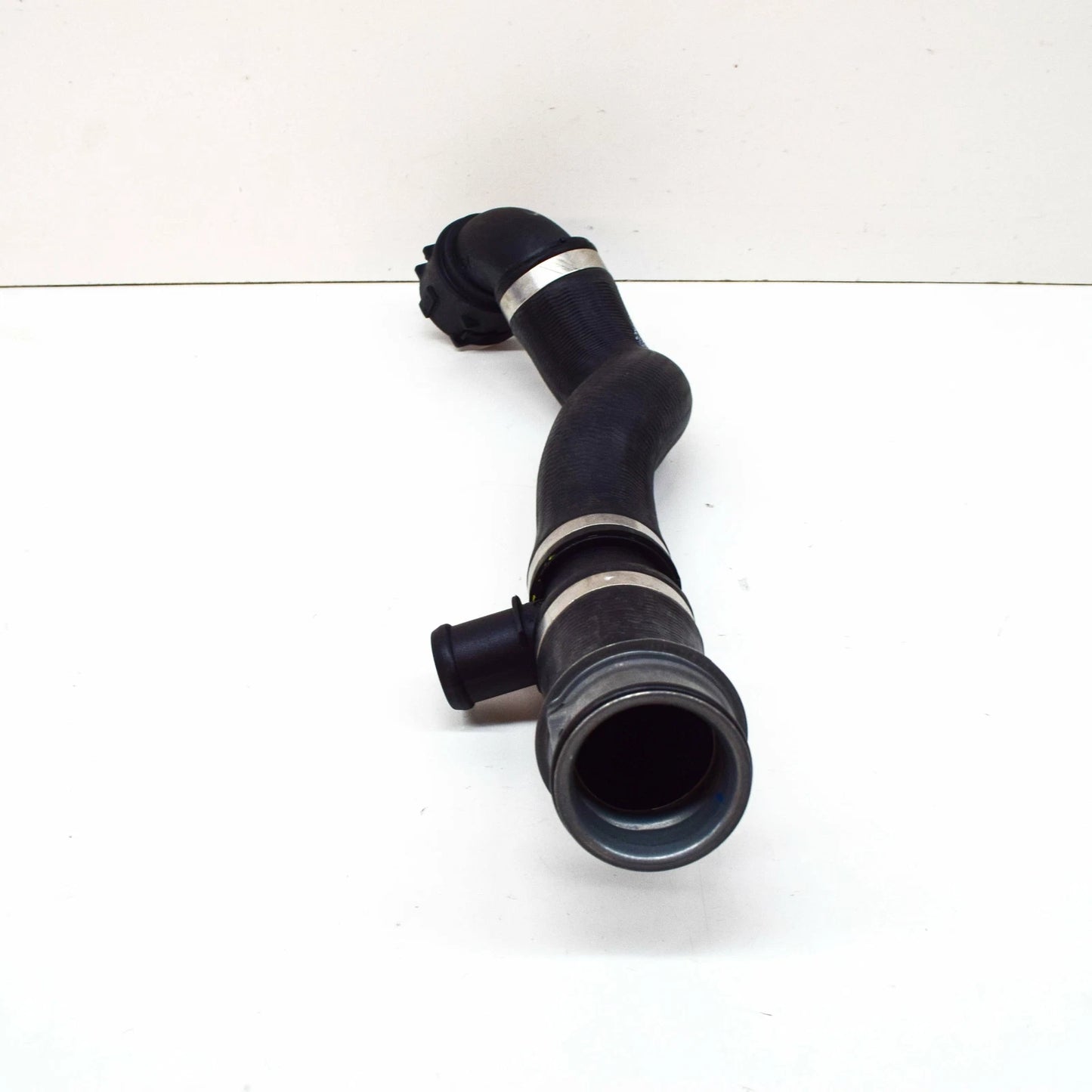 NEW MERCEDES-BENZ C-CLASS W205 RIGHT WATER RADIATOR HOSE A2055017684 ORIGINAL