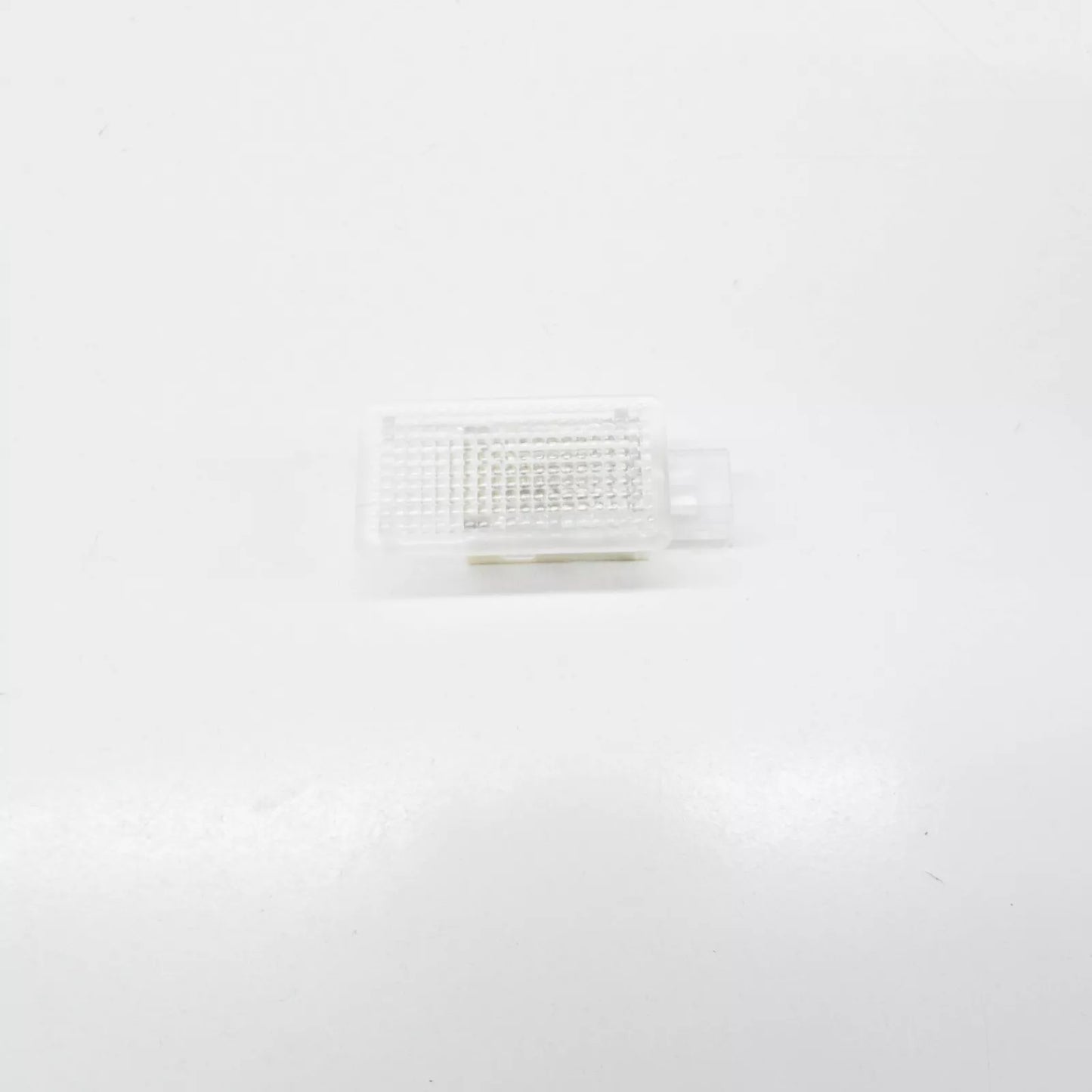 NEW AUDI A4 B7 LUGGAGE COMPARTMENT INTERIOR LIGHT 8E0947101 ORIGINAL