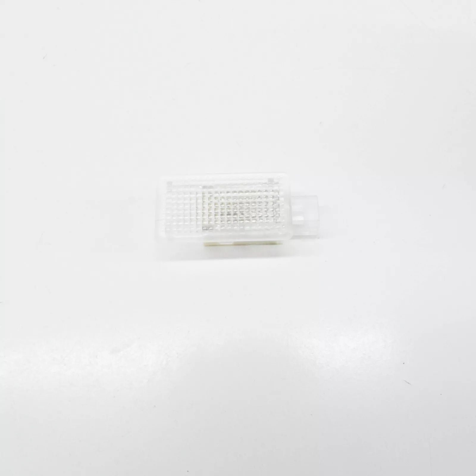 NEW AUDI A4 B7 LUGGAGE COMPARTMENT INTERIOR LIGHT 8E0947101 ORIGINAL