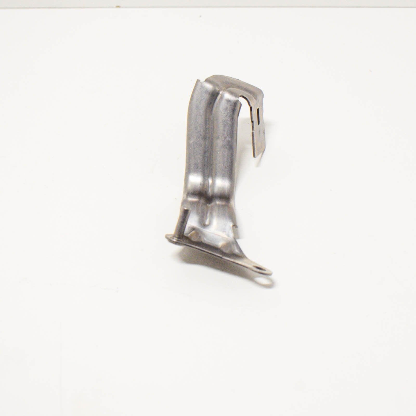 NEW MERCEDES BENZ S W222 REGENERATION VALVE HOLDER BRACKET A2224760236 ORIGINAL