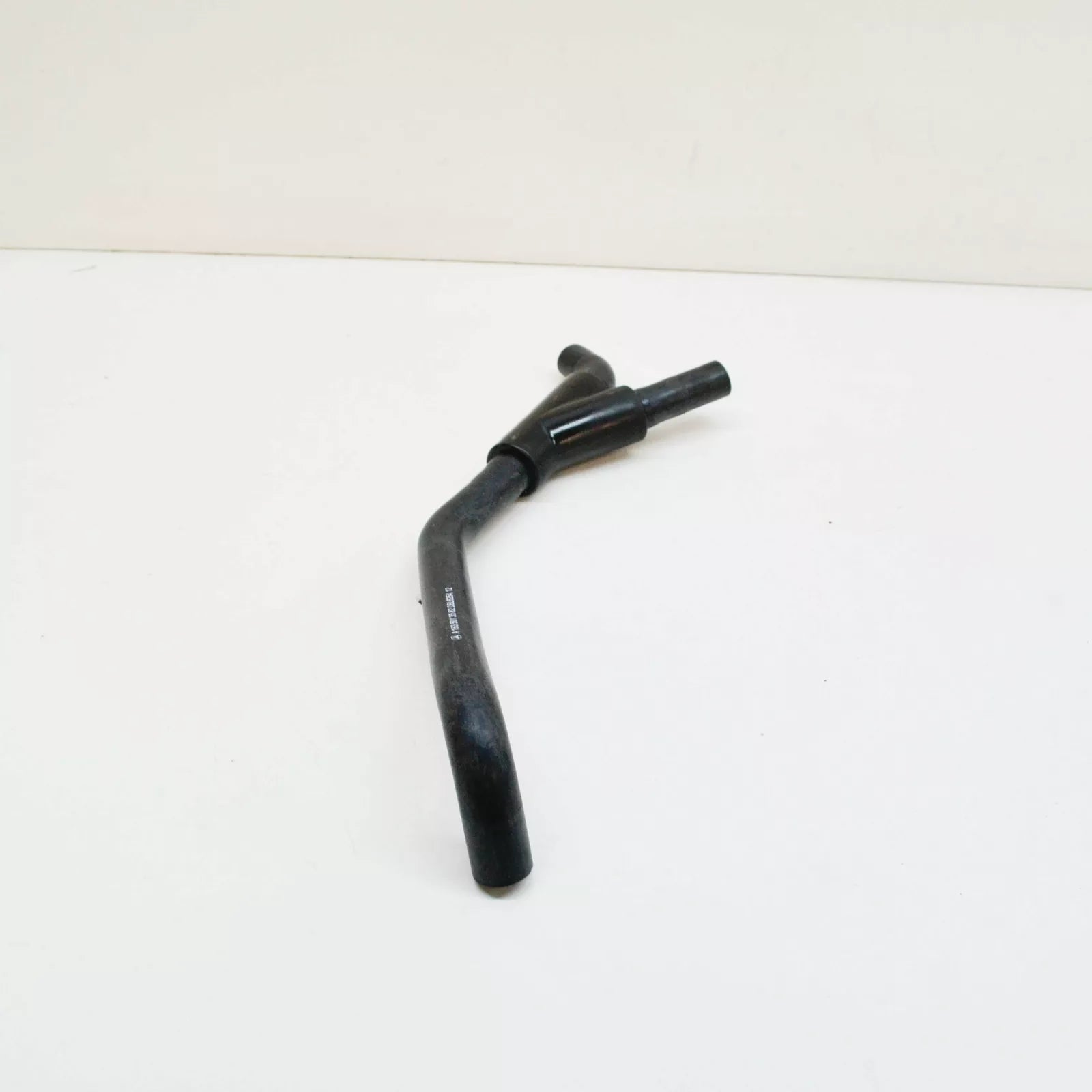 NEW MB ML W163 EXPANSION TANK TO RECIRCULATING PUMP HOSE LHD A1635013582