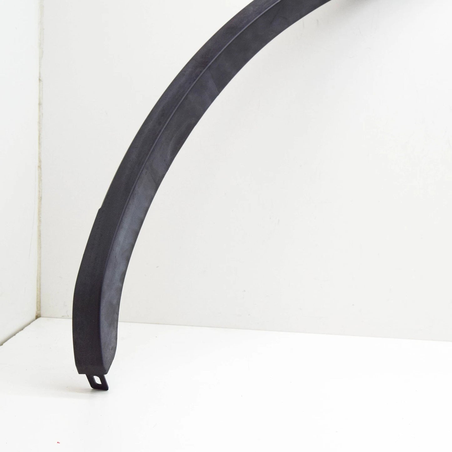 NEW VW TOUAREG 7P FRONT LEFT FENDER WHEEL COVER MOLDING 7P6853717GGRU ORIGINAL