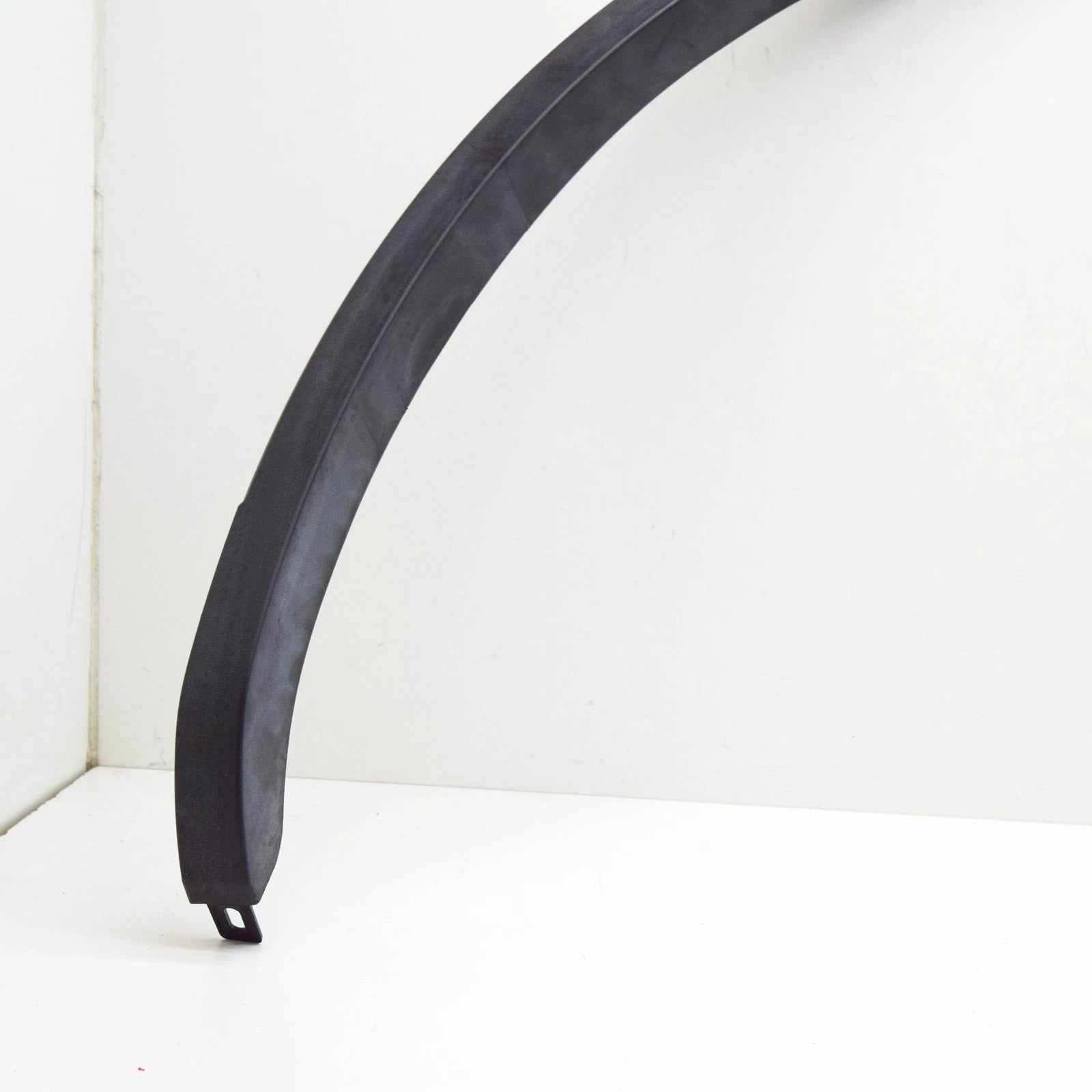 NEW VW TOUAREG 7P FRONT LEFT FENDER WHEEL COVER MOLDING 7P6853717GGRU ORIGINAL