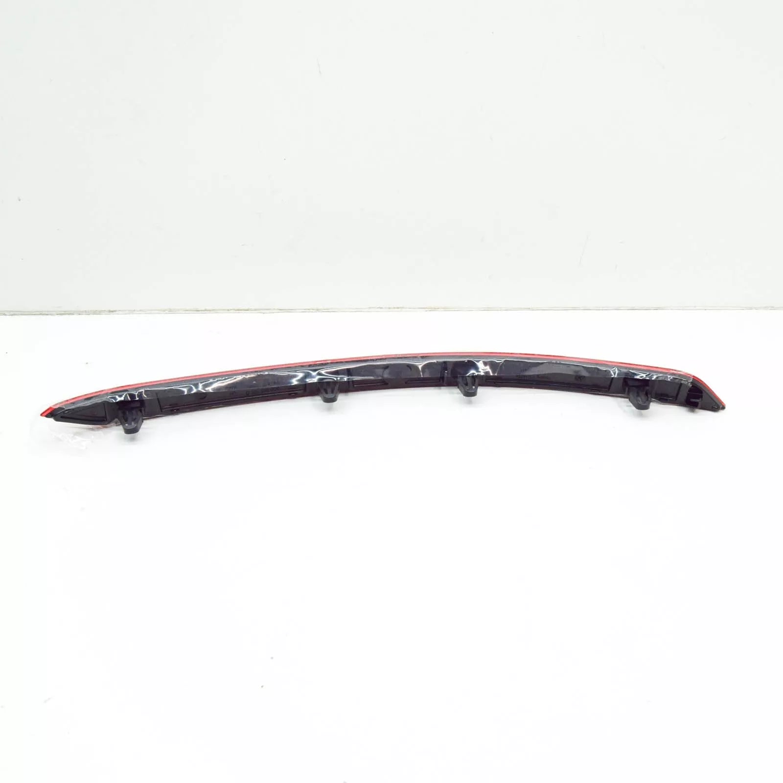 NEW VW PASSAT B8 3G REAR LEFT OUTER BUMPER REFLECTOR 3G0945105D ORIGINAL