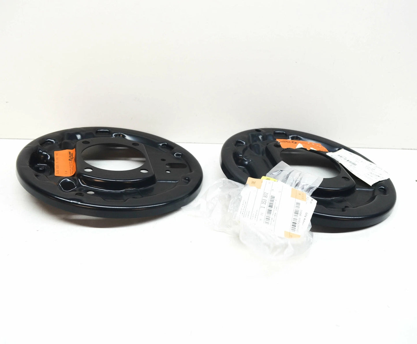 NEW BMW 3 E30 REAR LEFT A RIGHT DRUM CALIPER CARRIER PLATES 34211153871 ORIGINAL