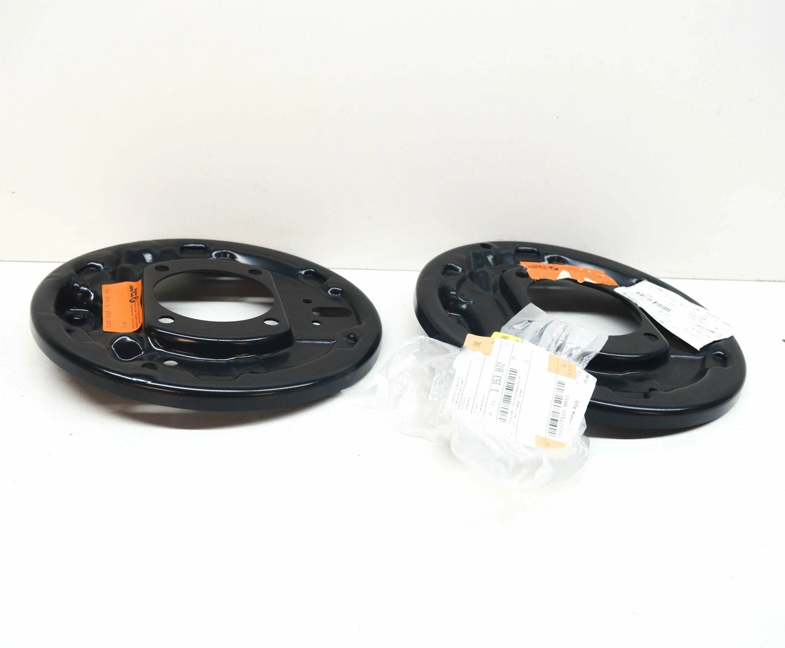 NEW BMW 3 E30 REAR LEFT A RIGHT DRUM CALIPER CARRIER PLATES 34211153871 ORIGINAL