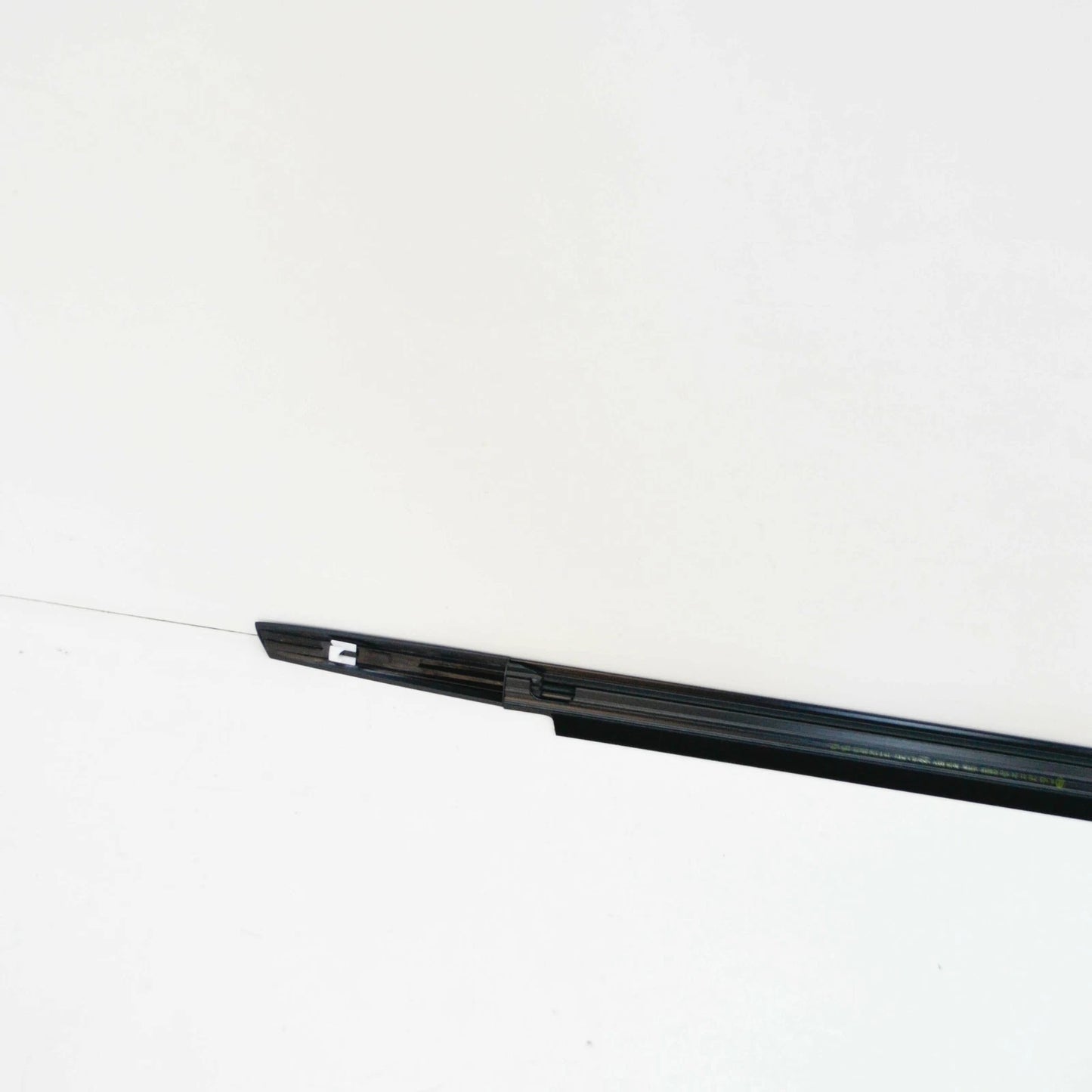 NEW MB B W245 FRONT LEFT DOOR OUTSIDE SEALING RAIL A1697200124