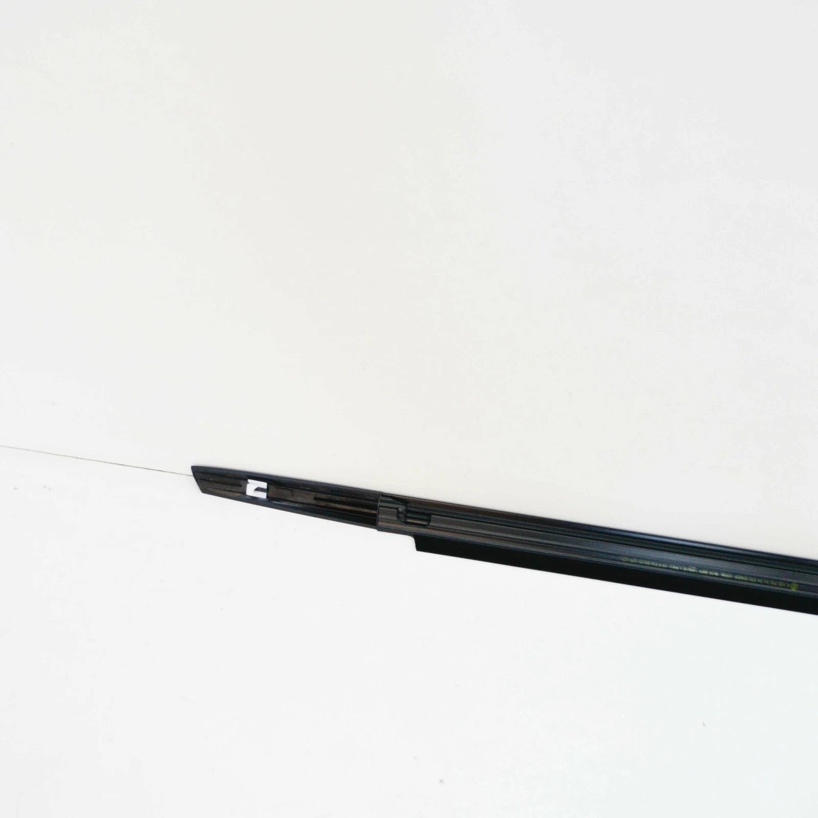 NEW MB B W245 FRONT LEFT DOOR OUTSIDE SEALING RAIL A1697200124