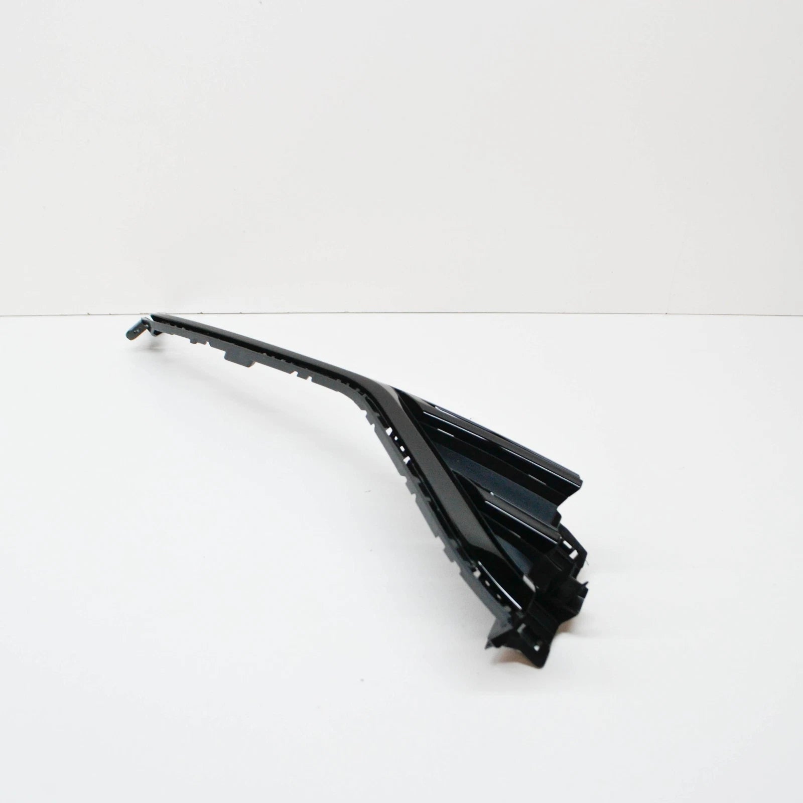 NEW VW TOUAREG CR FRONT RIGHT BUMPER PROTECTIVE GRILLE 760853598BBUS ORIGINAL