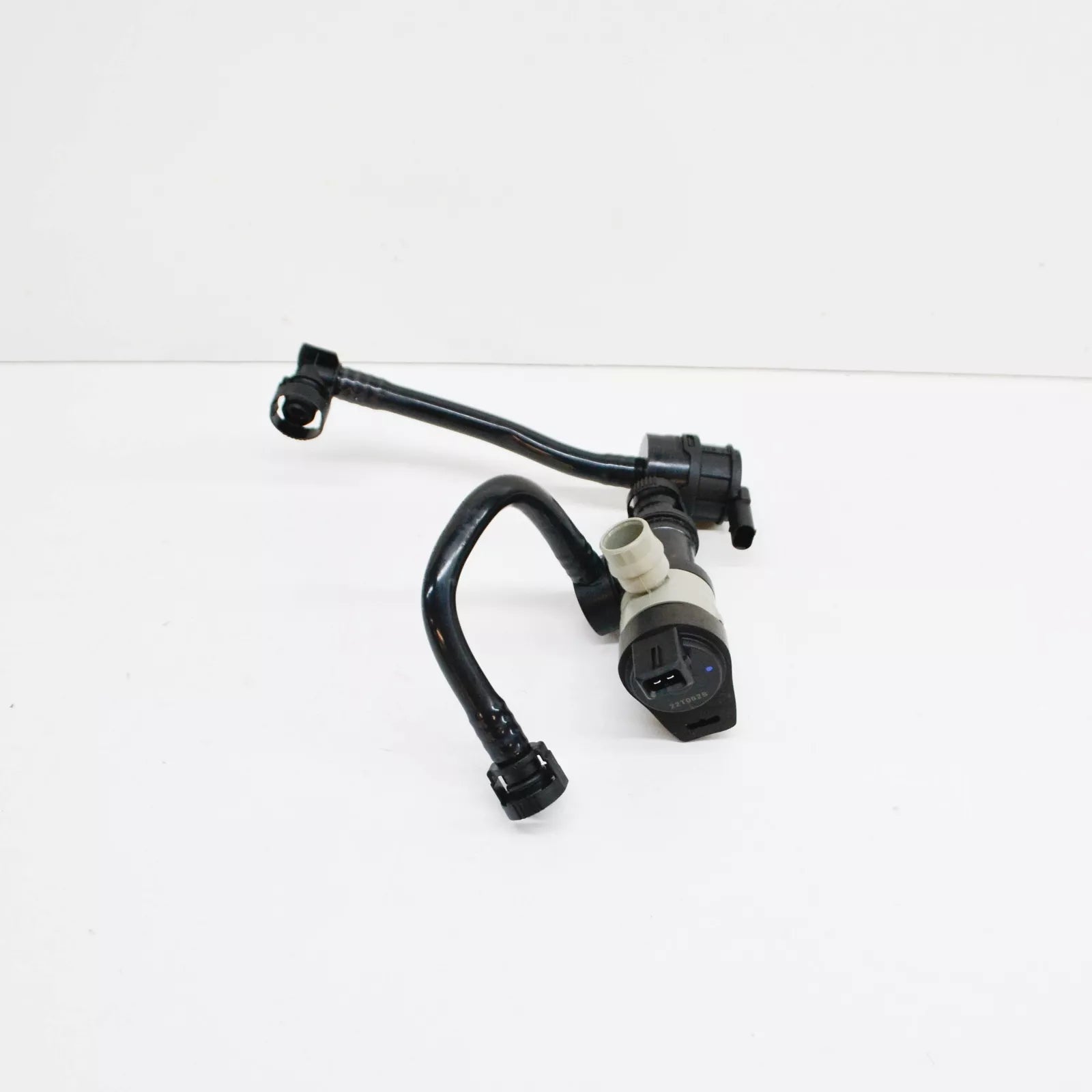 NEW BMW 5 F10 3.0I FUEL TANK VENTILATION VALVE W/ PIPE 13907636157 ORIGINAL