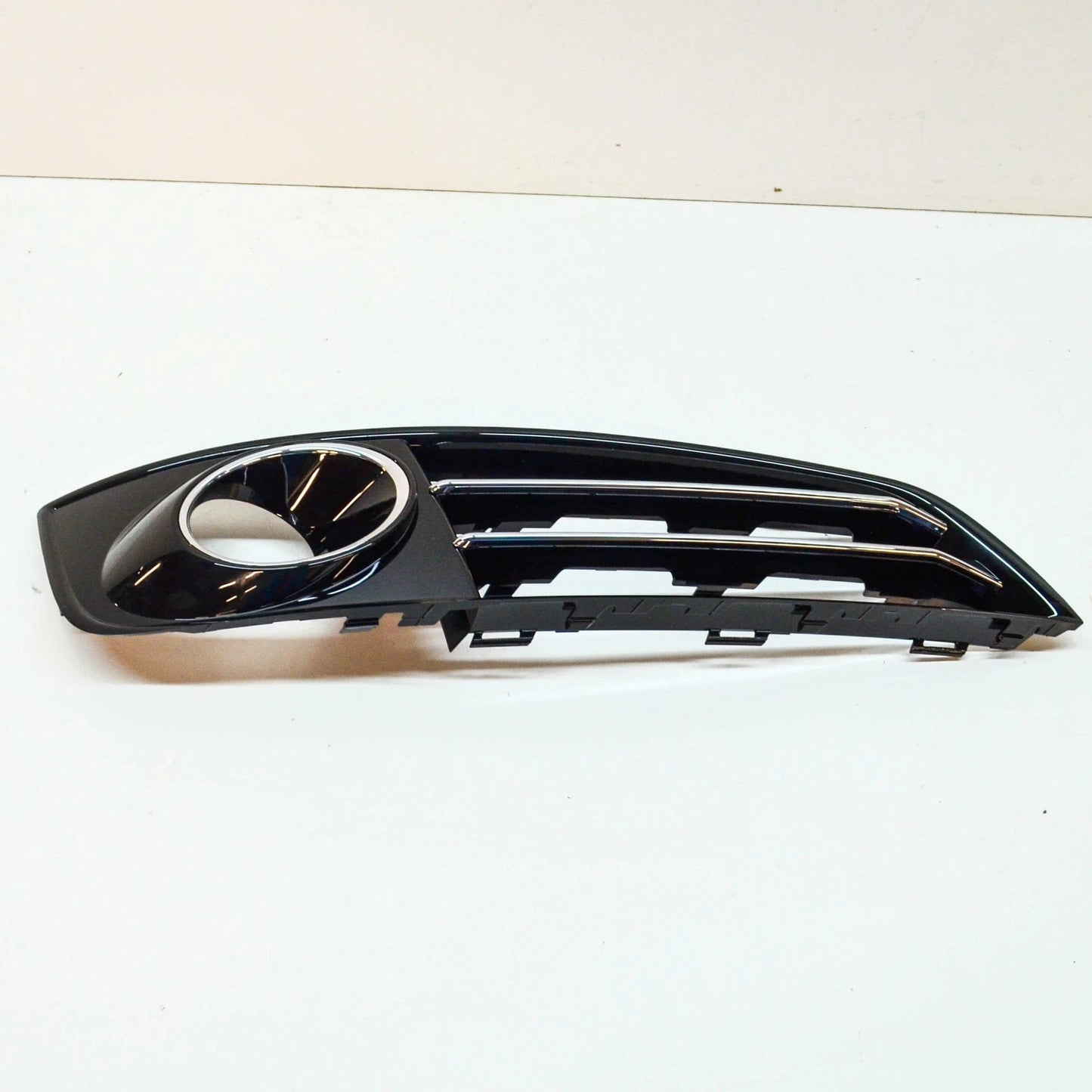 NEW AUDI A8 4H FRONT BUMPER RIGHT LOWER GRILLE 4H0807680KT94