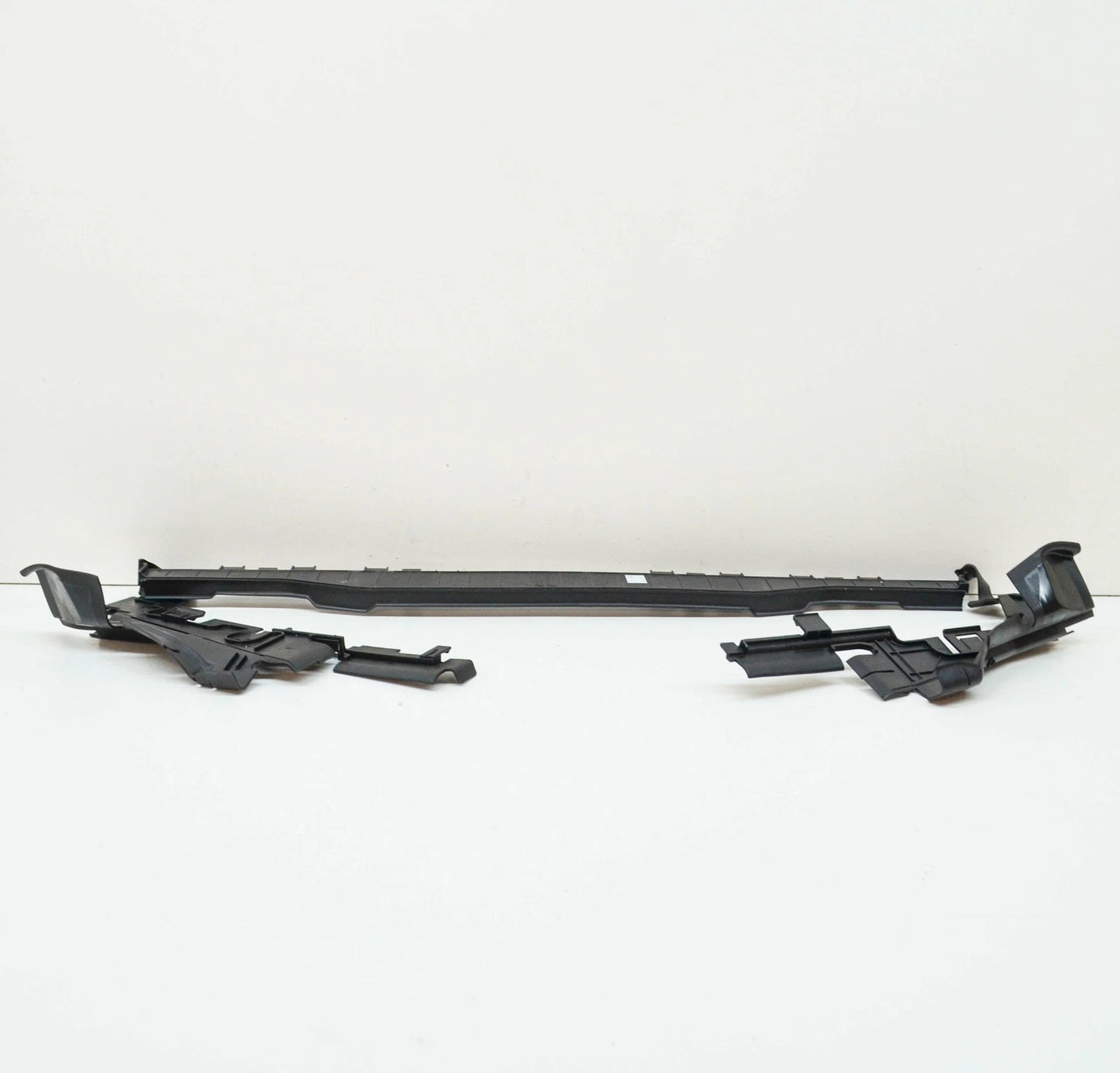 NEW MERCEDES-BENZ E W212 RADIATOR TOP AIR DUCT A2125050000 ORIGINAL