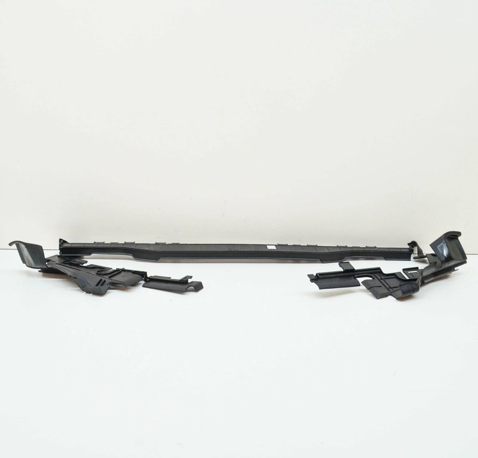 NEW MERCEDES-BENZ E W212 RADIATOR TOP AIR DUCT A2125050000 ORIGINAL