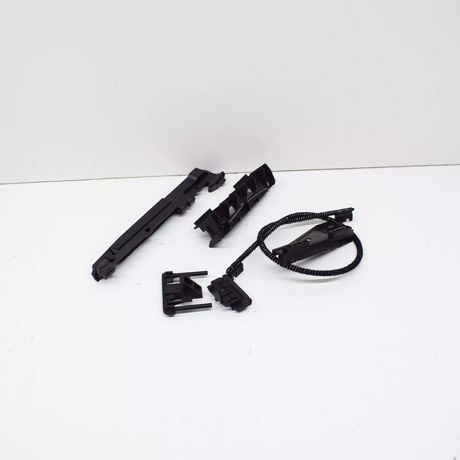 NEW BMW X5 E70 REAR GLASS COVER MECHANISM 54137240682 ORIGINAL