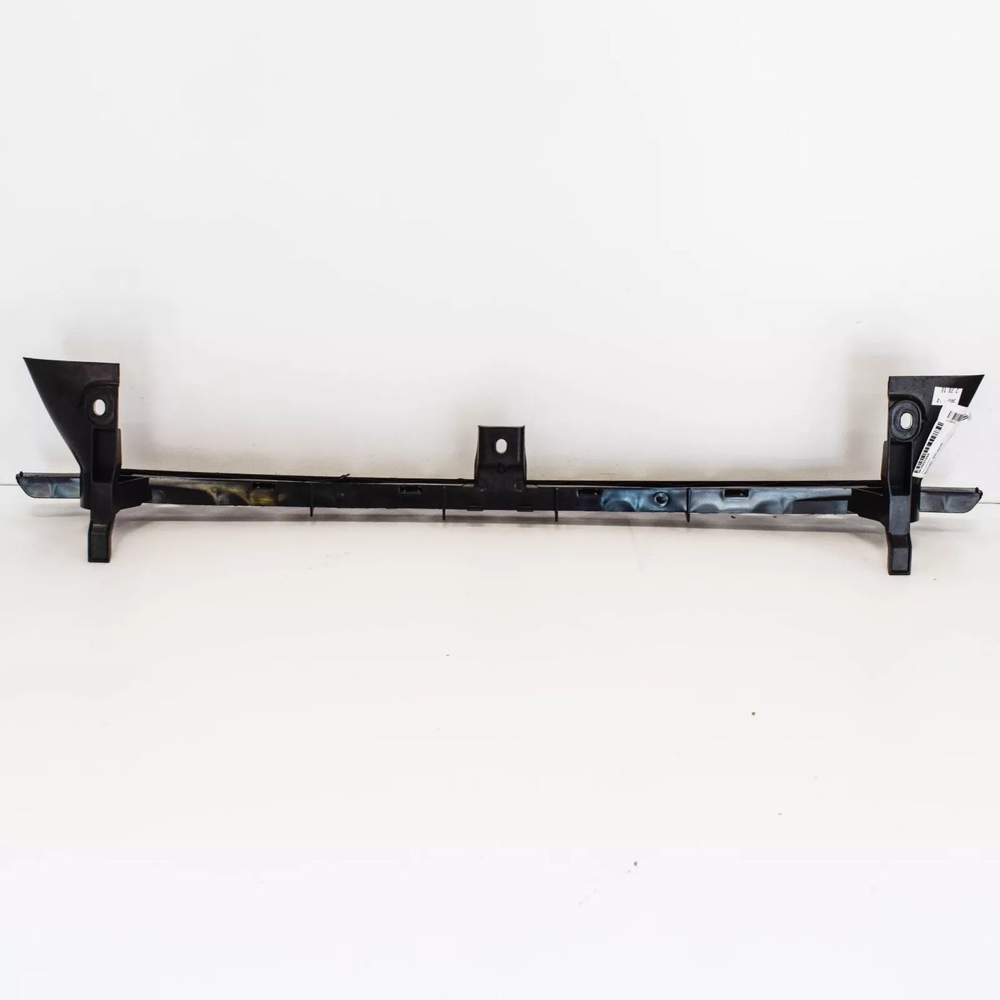 NEW VW PASSAT B8 FRONT BUMPER GUIDE CENTER 561805705A 2015