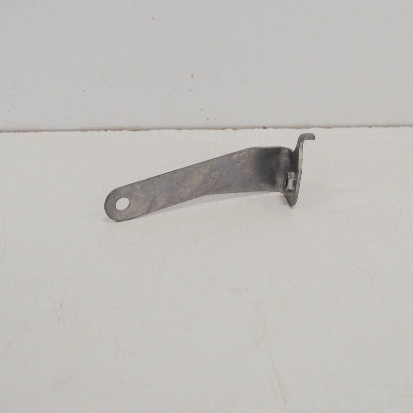 NEW AUDI Q5 80A LOW NOTE HORN MOUNT BRACKET 80A951229 ORIGINAL