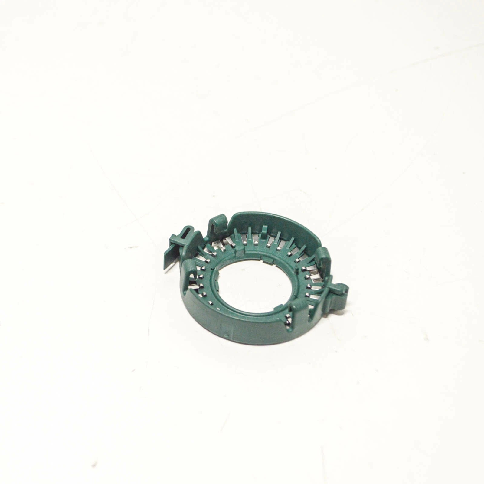 NEW AUDI A3 8V HEADLIGHT RETAINING RING 8P0941621