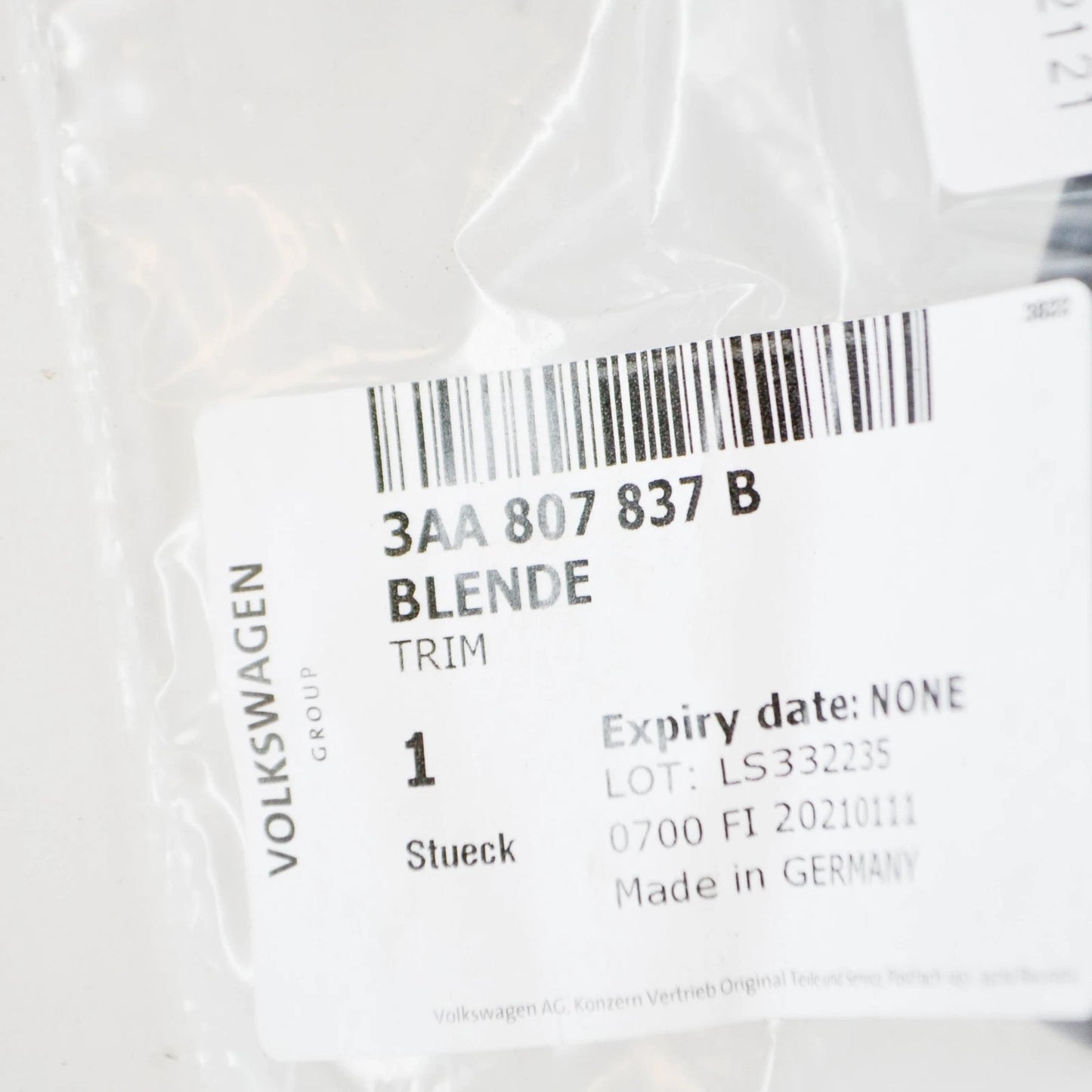 NEW VOLKSWAGEN PASSAT B7 REAR BUMPER LEFT WHEEL COVER TRIM 3AA807837B