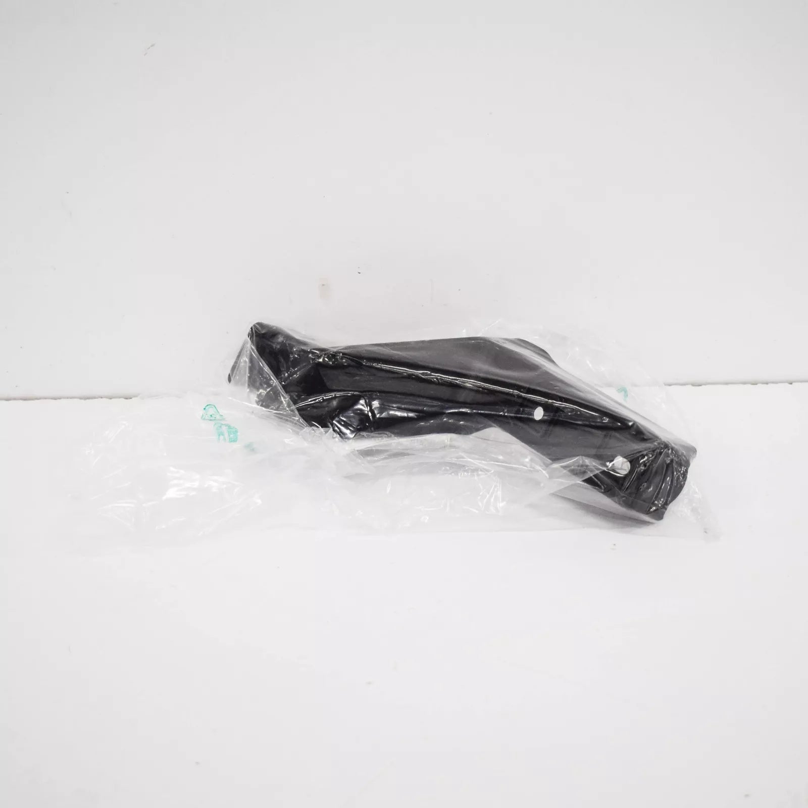 NEW AUDI A7 4G REAR LEFT SIDE BUMPER MOUNTING STRAP 4G8807329 ORIGINAL