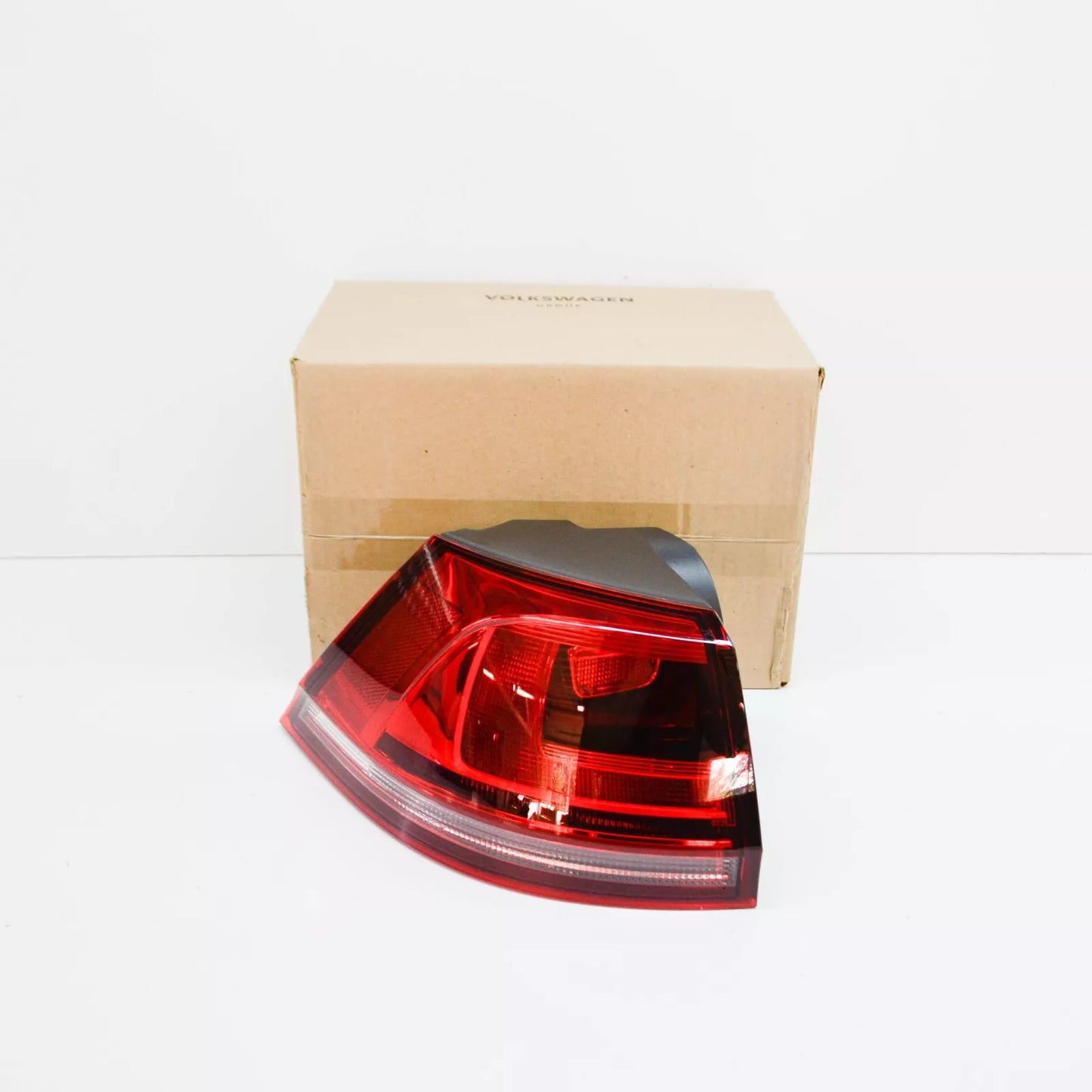NEW VOLKSWAGEN GOLF VARIANT 5G MK7 REAR LEFT OUTER TAILLIGHT 5GM945095E