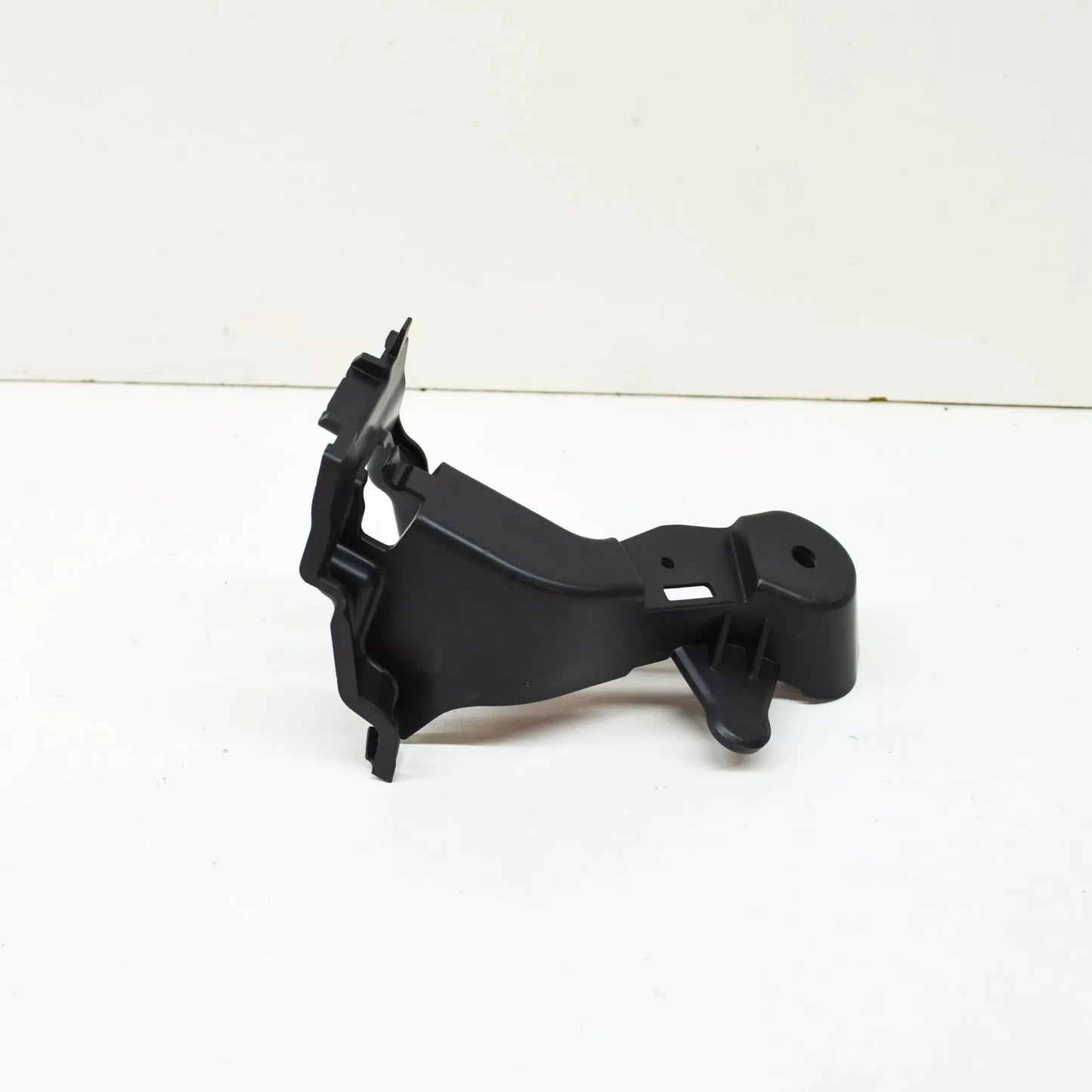 NEW MERCEDES-BENZ C W205 REAR BUMPER RIGHT BRACKET A2058850414