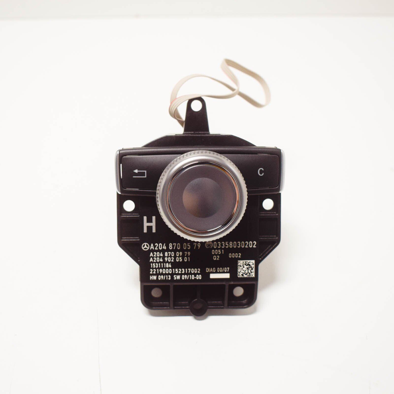 NEW MB C W204 CENTER CONSOLE STERIO CONTROL SWITCH A2048700579 ORIGINAL