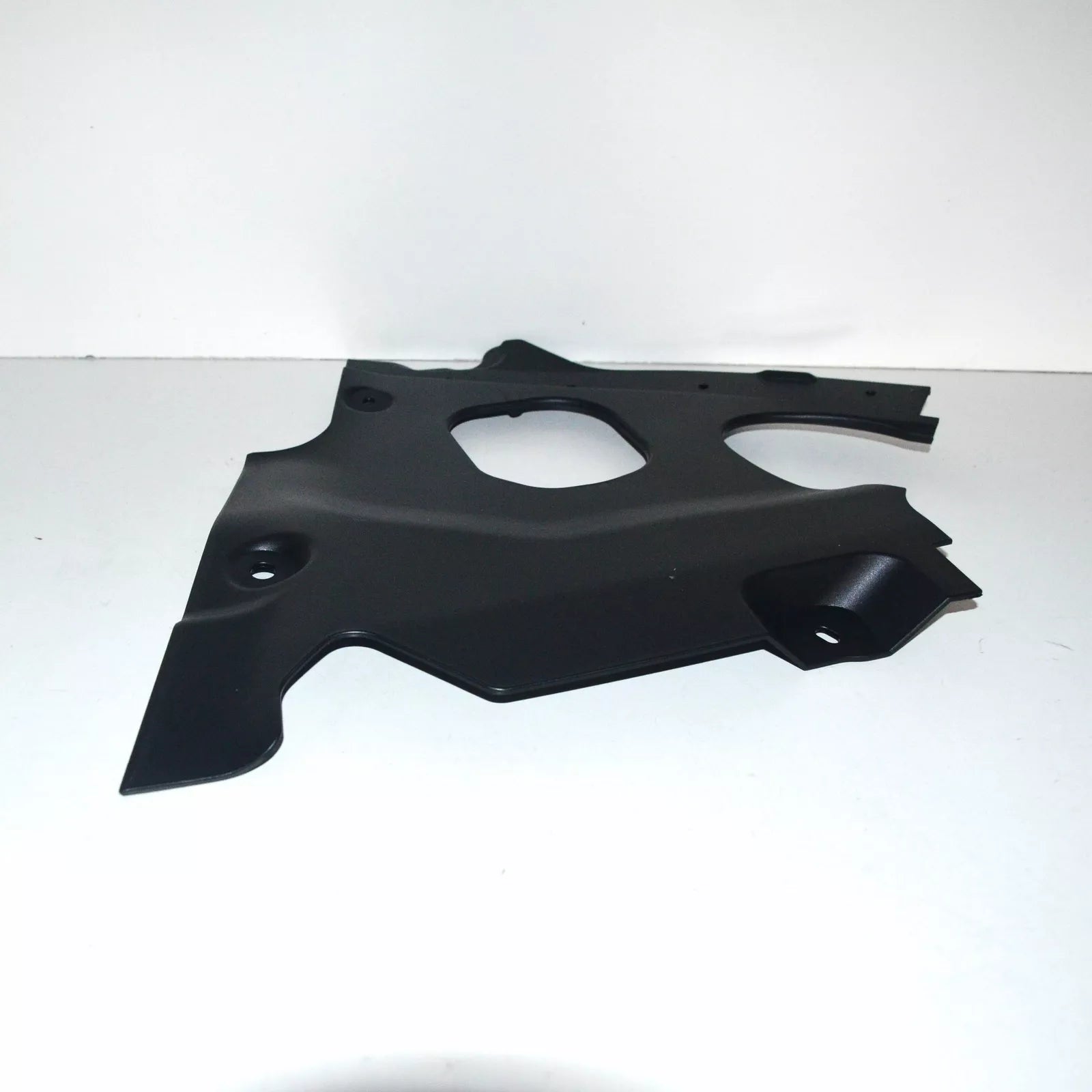 NEW BMW X3 G01 UPPER RIGHT ENGINE COMPARTMENT COVER 51767397490 ORIGINAL