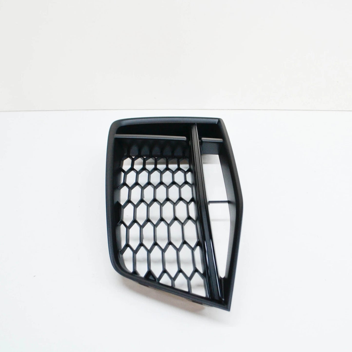 NEW AUDI TT FV FRONT LEFT AIR GUIDE GRILLE 8S0807681B T94 8S0807681BT94