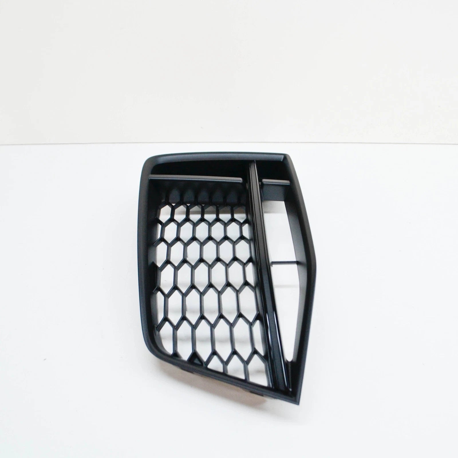 NEW AUDI TT FV FRONT LEFT AIR GUIDE GRILLE 8S0807681B T94 8S0807681BT94