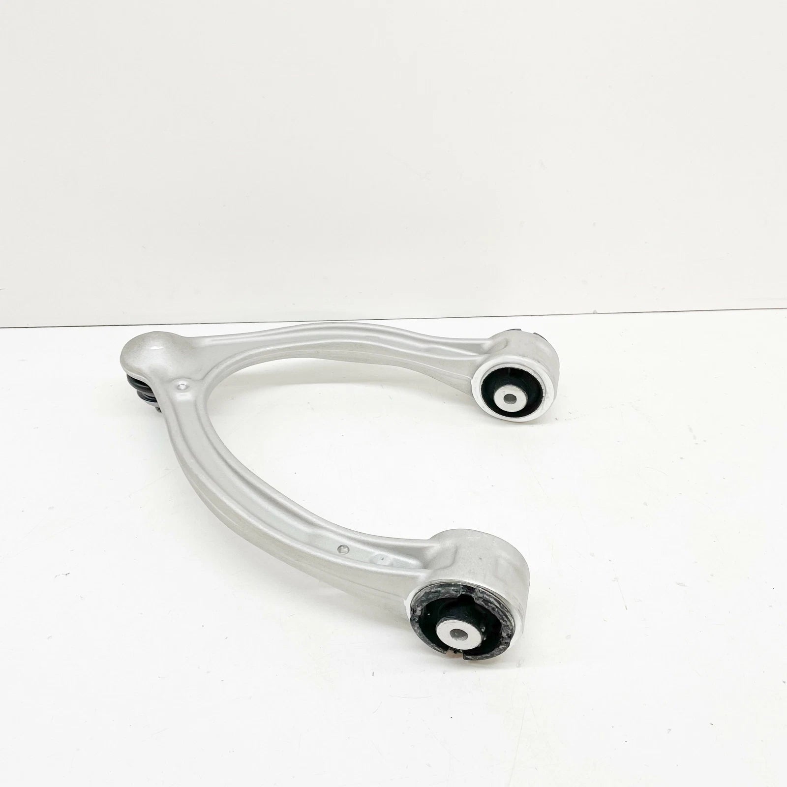 NEW MERCEDES-BENZ C-CLASS W205 FRONT RIGHT UPPER CONTROL ARM A2053305601