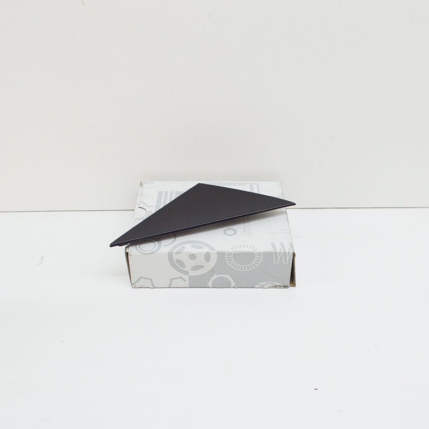 NEW MB E C238 FRONT RIGHT DOOR MIRROR TRIANGLE CAP A2387275400 ORIGINAL