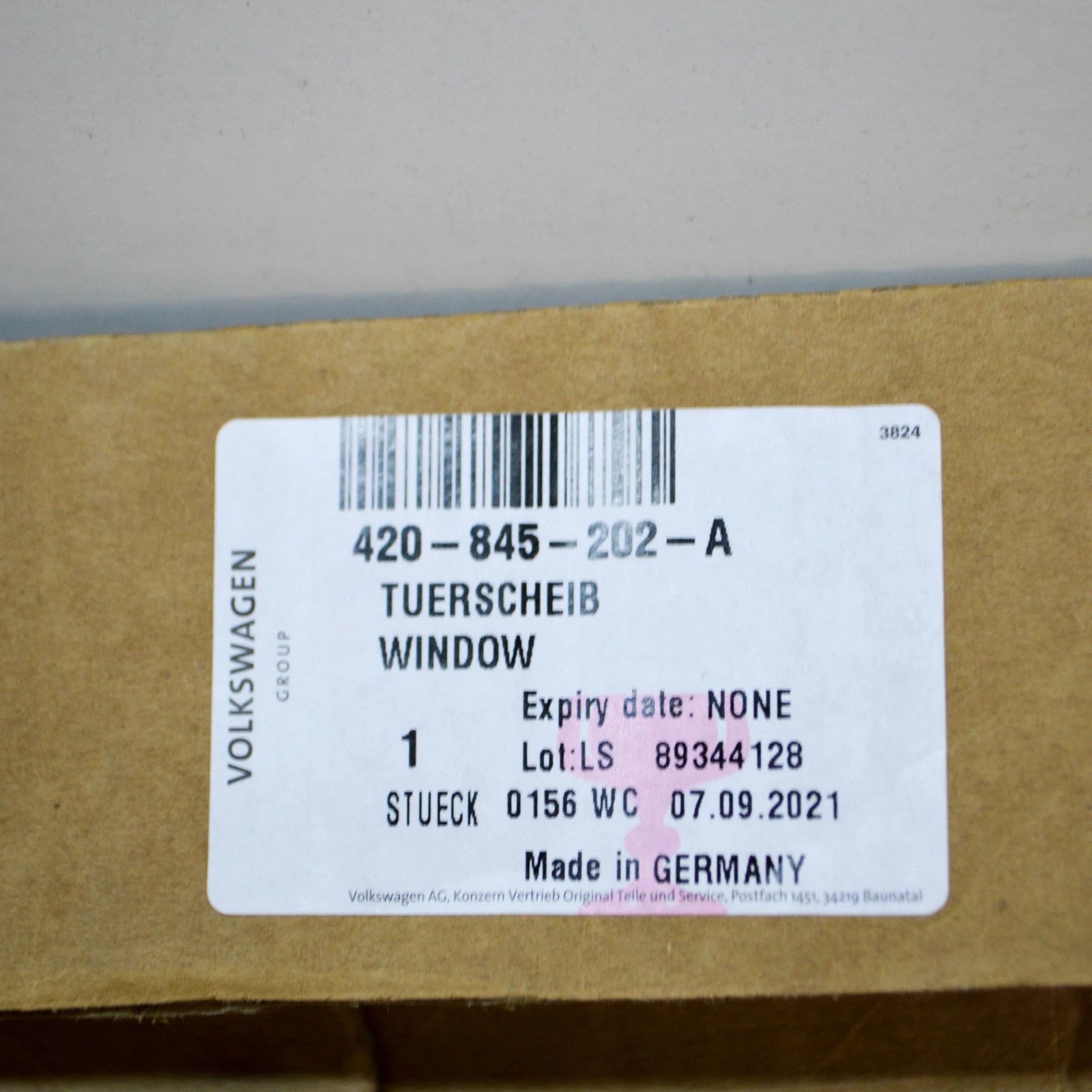 NEW AUDI R8 42 FRONT RIGHT SIDE DOOR GLASS 420845202A ORIGINAL