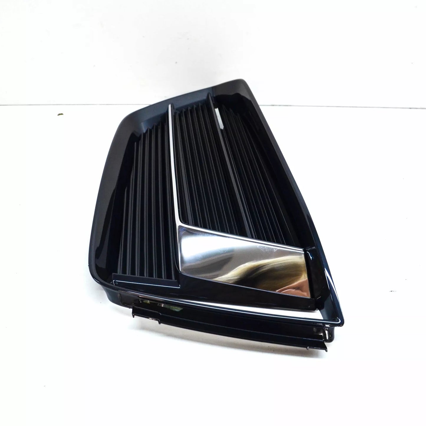 NEW AUDI A5 8W6 S5 FRONT RIGHT BUMPER GRILLE 8W6807682MRN4