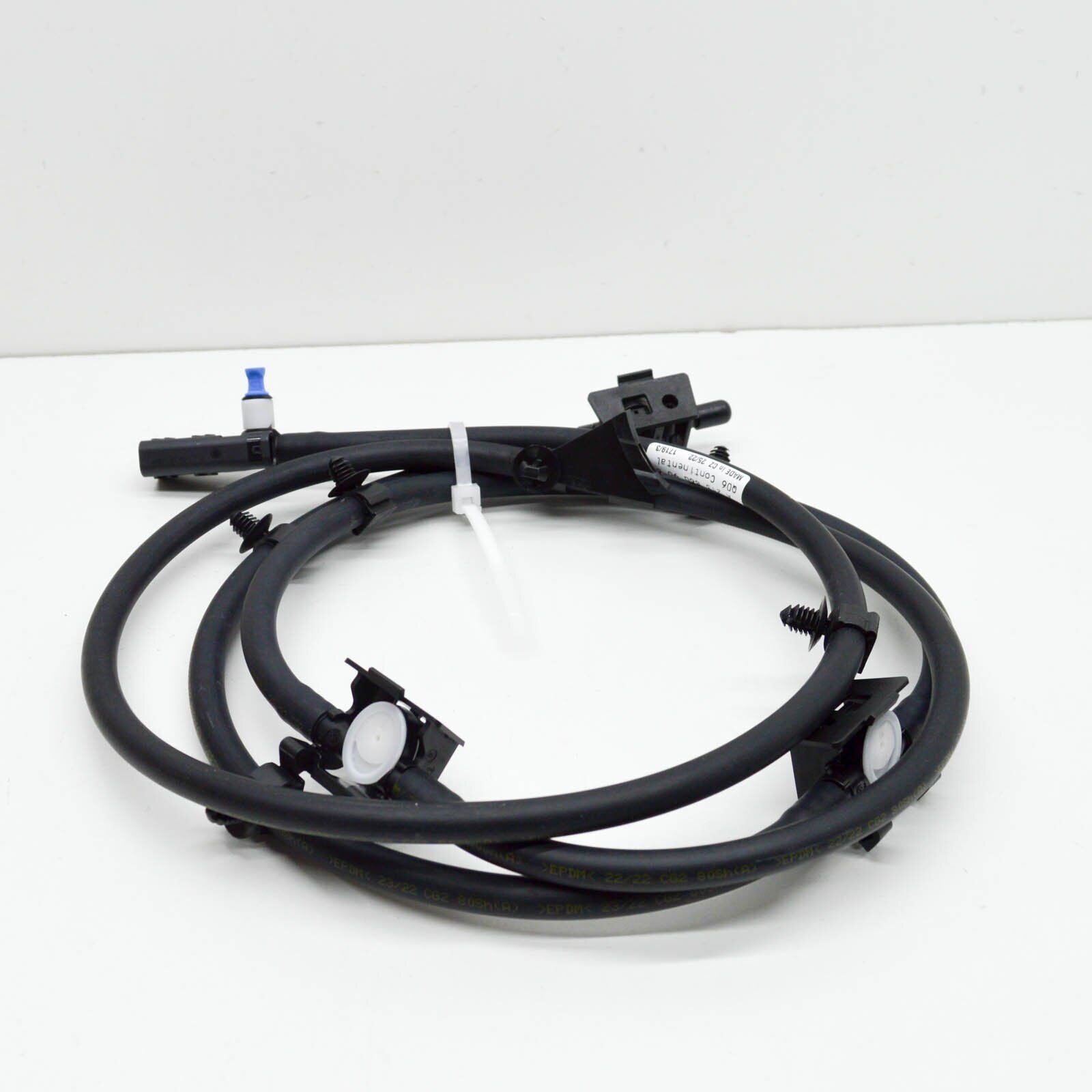 NEW MB E W213 WINDSHIELD WASHER HOSE LINE WITH NOZZLE A2138609000 ORIGINAL