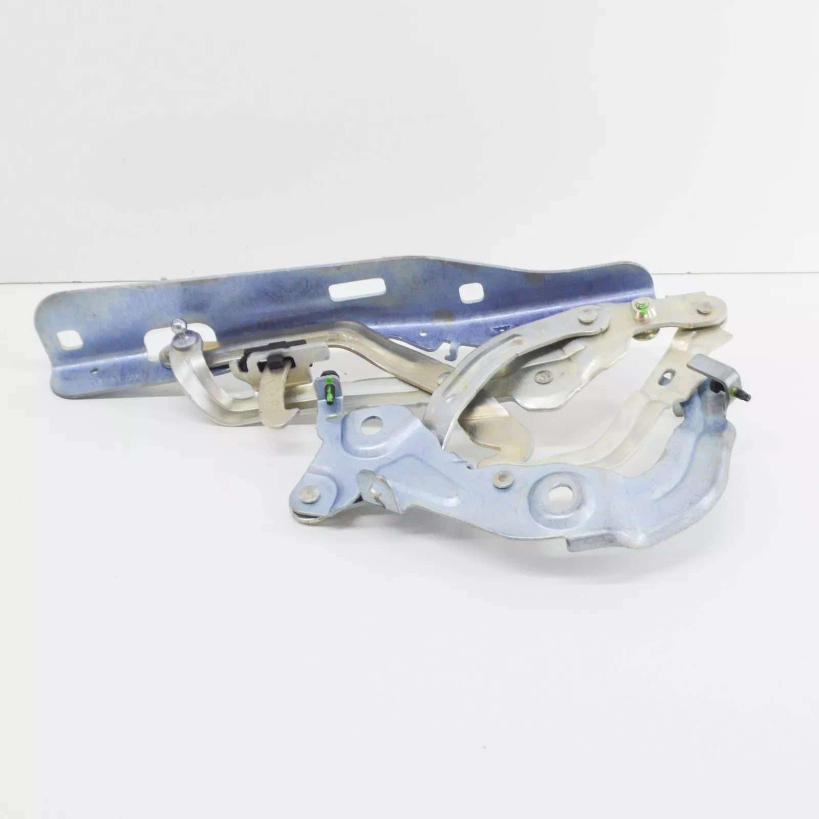 NEW AUDI TT FV3 FRONT RIGHT BONNET HOOD HINGE 8S0823302B ORIGINAL