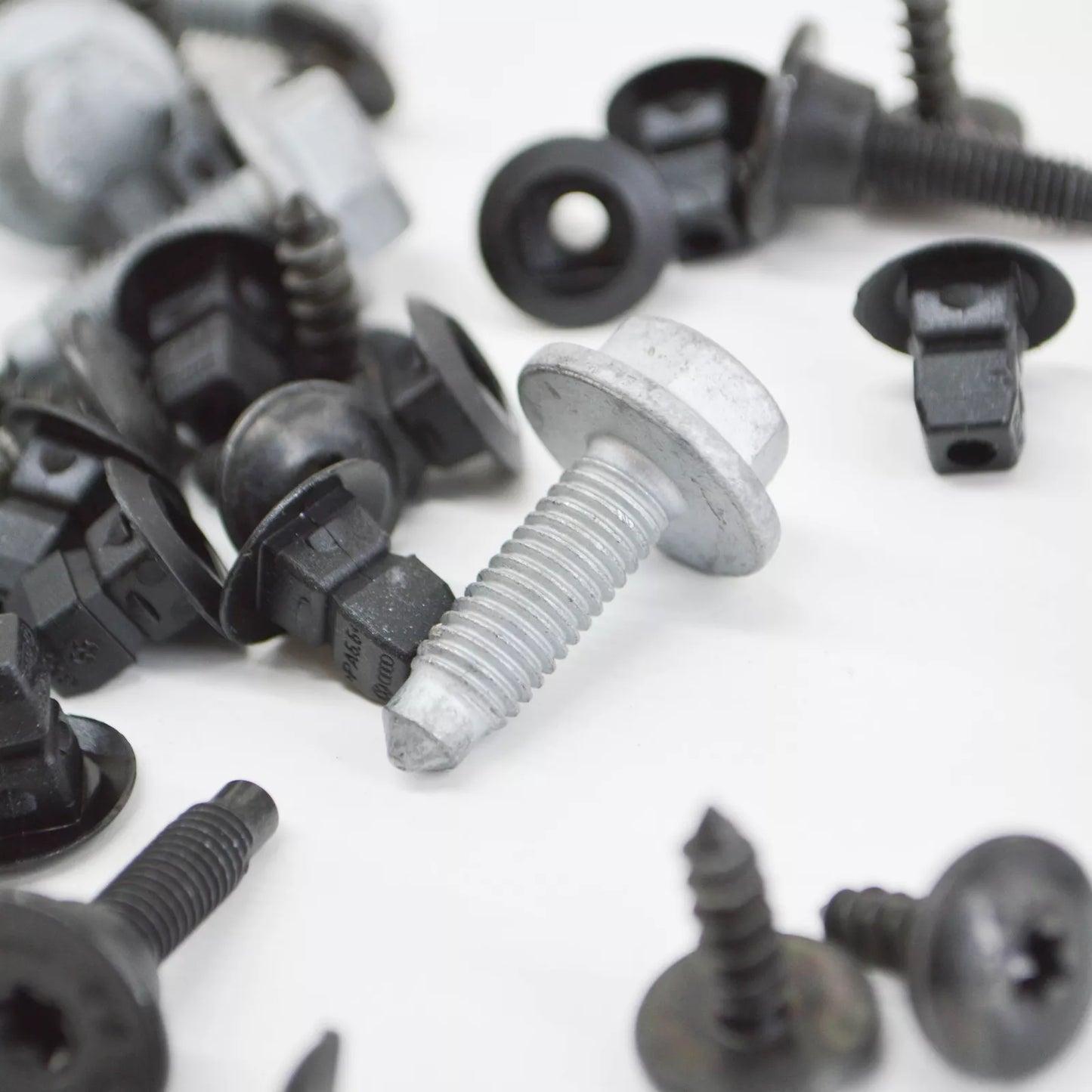 NEW VOLKSWAGEN CRAFTER SY REAR BUMPER FIXING SCREW SET 7C0898623A ORIGINAL