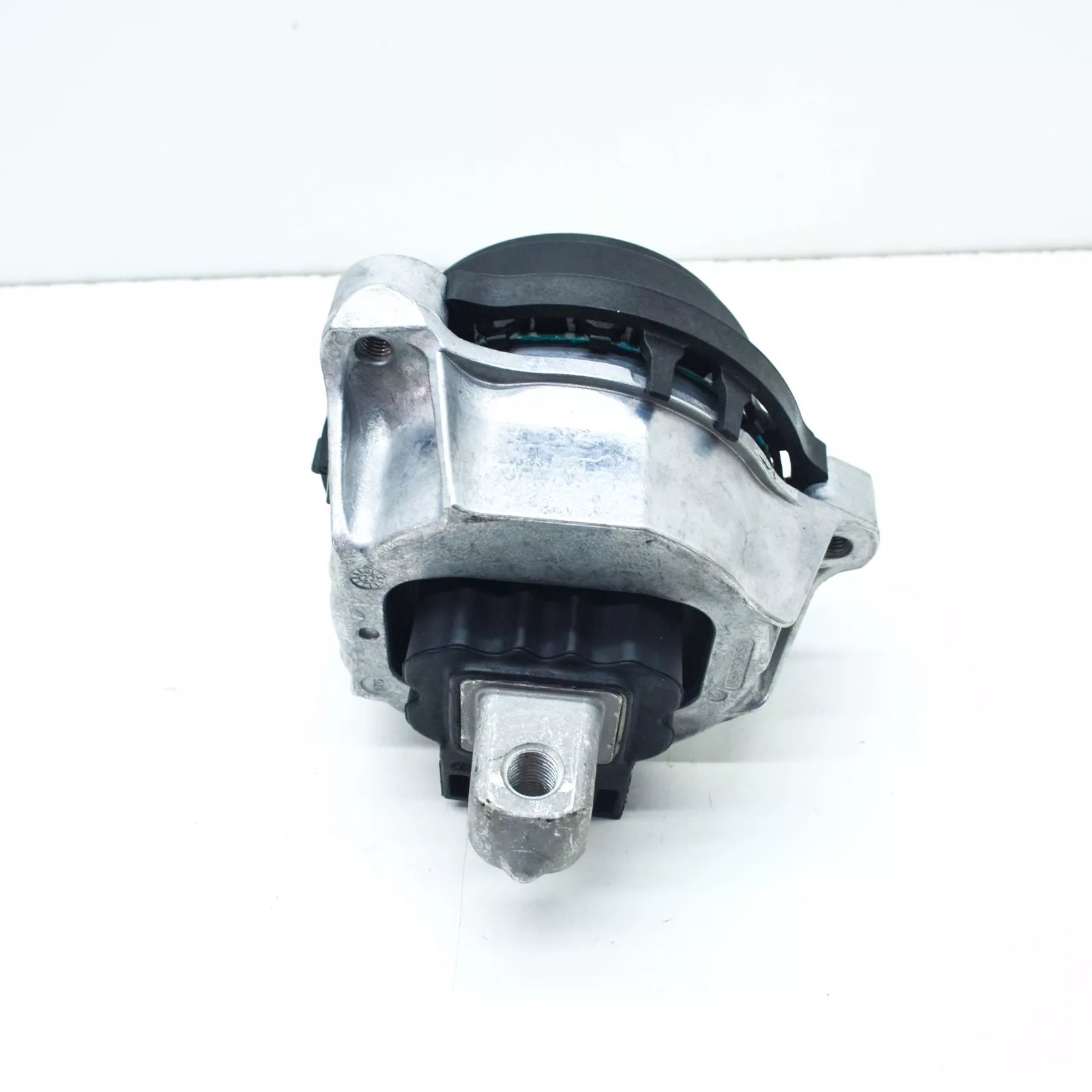 NEW BMW M5 F90 RIGHT SIDE ENGINE MOUNT 8089822 22118089822 ORIGINAL