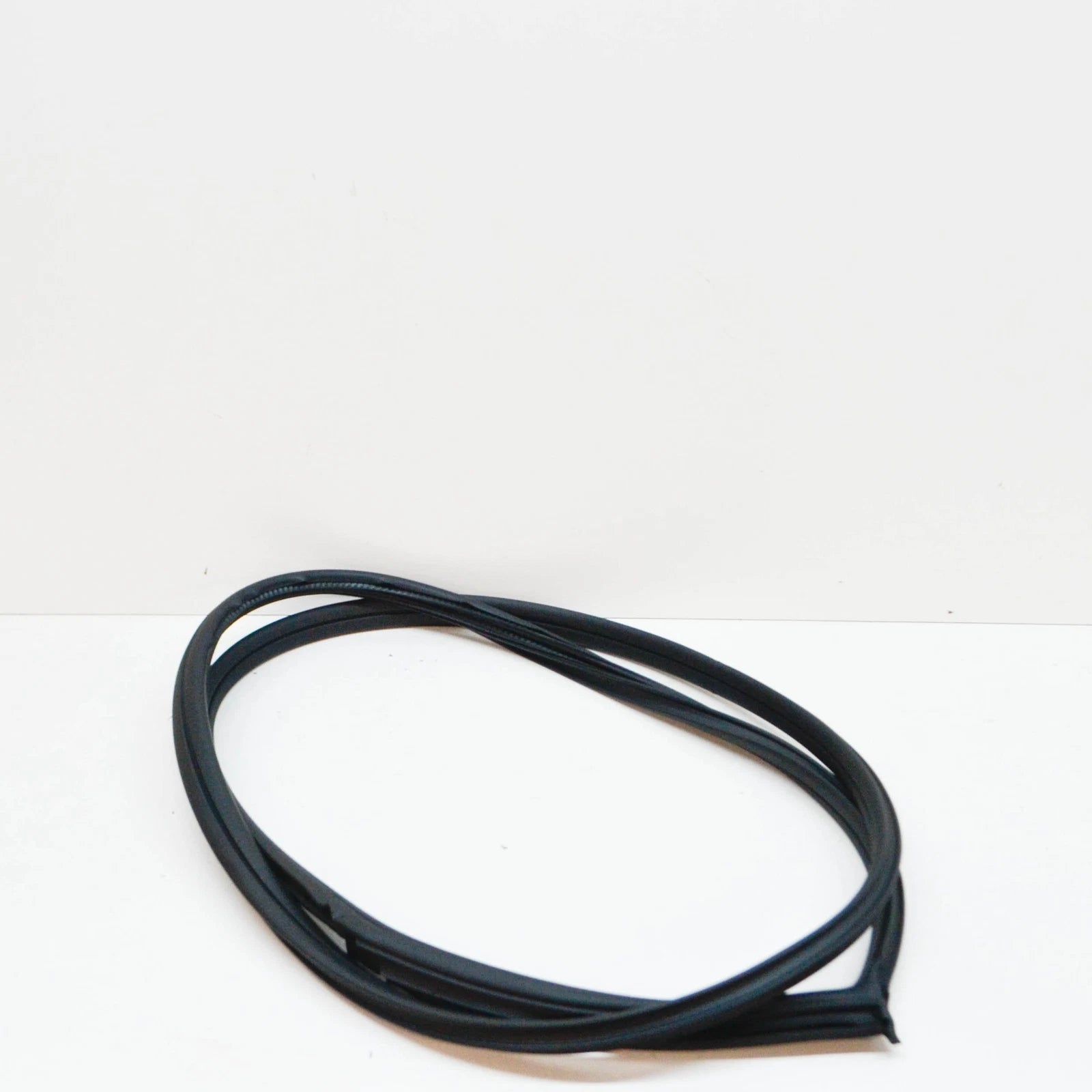 NEW BMW 1 E81 FRONT LEFT DOOR WEATHERSTRIP SEAL 51767054027  ORIGINAL