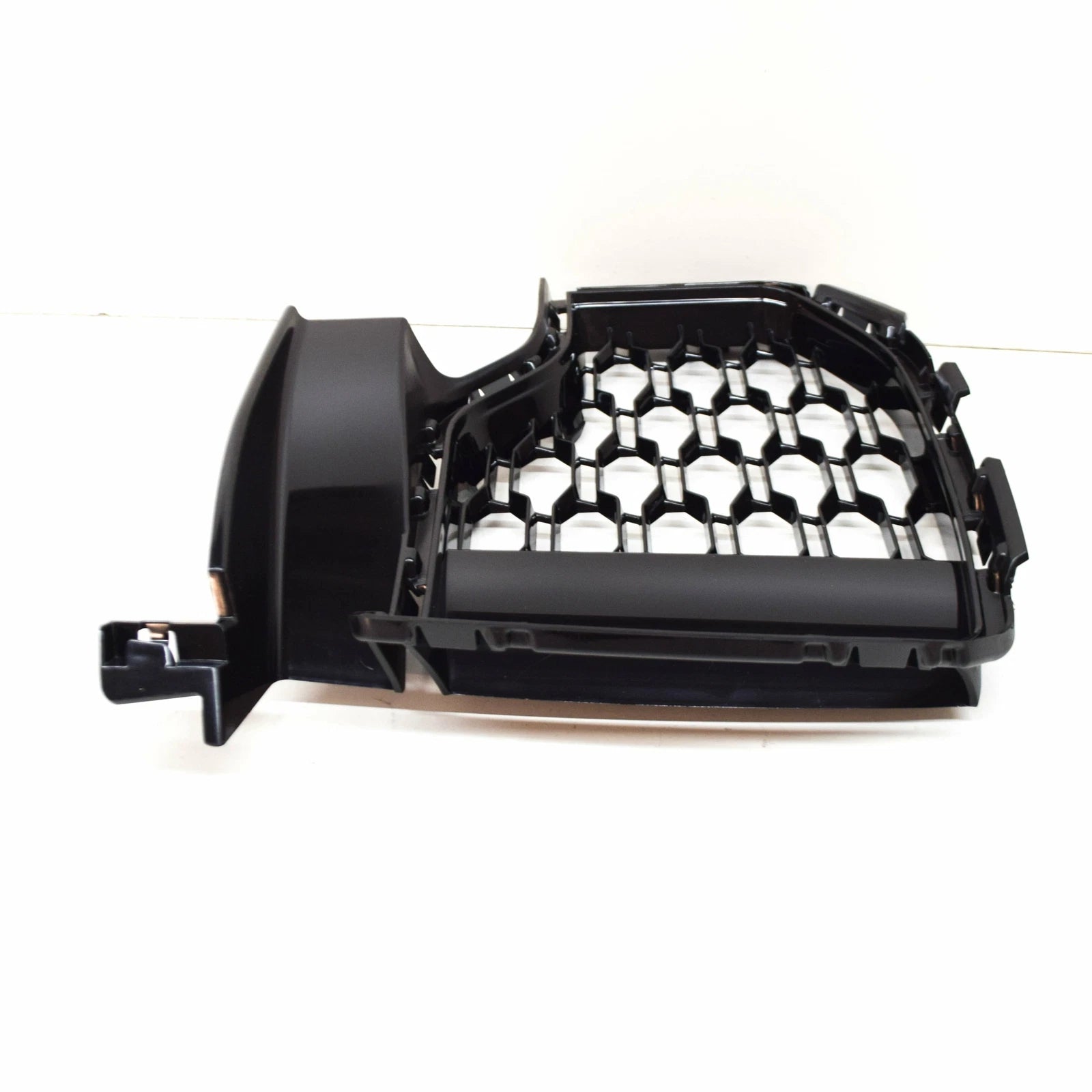 NEW BMW X5 G05 M FRONT BUMPER RIGHT SIDE GRILLE 51118069210 ORIGINAL