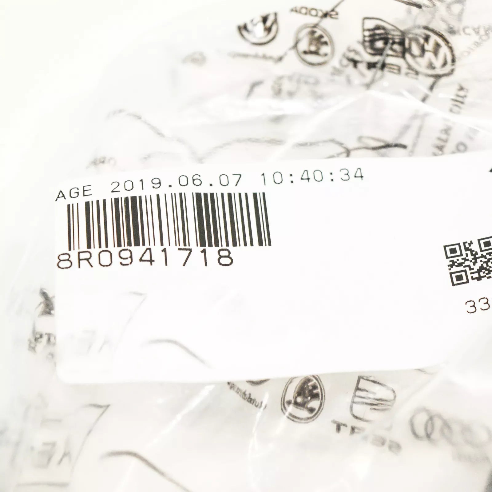 NEW AUDI Q5 8R HALOGEEN HEADLIGHT LAMP RIGHT PIPE 8R0941718