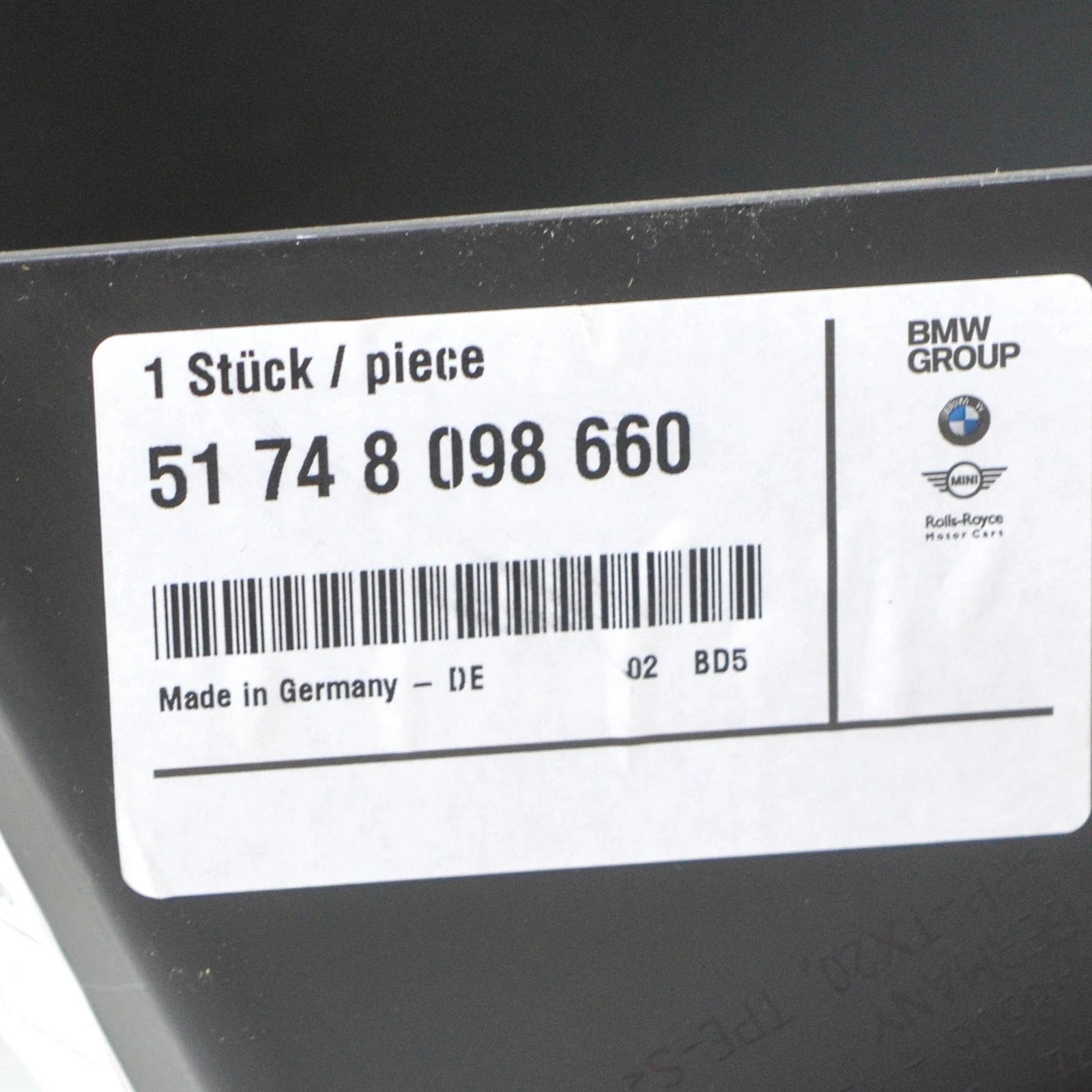 NEW BMW 5 G30 RIGHT RADIATOR SUPPORT AIR DUCT 51748098660 ORIGINAL