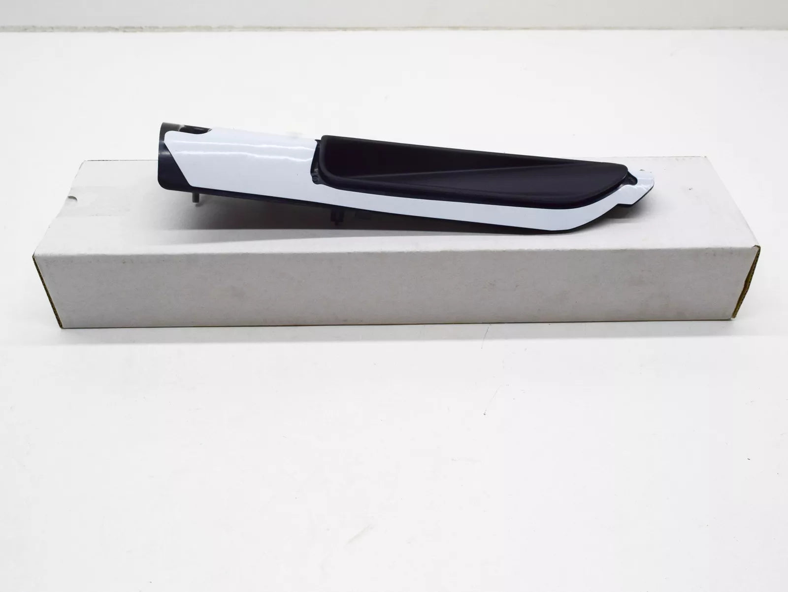 NEW BMW X3 G01 RIGHT LIGHT MODULE HOLDER 63148089776 ORIGINAL