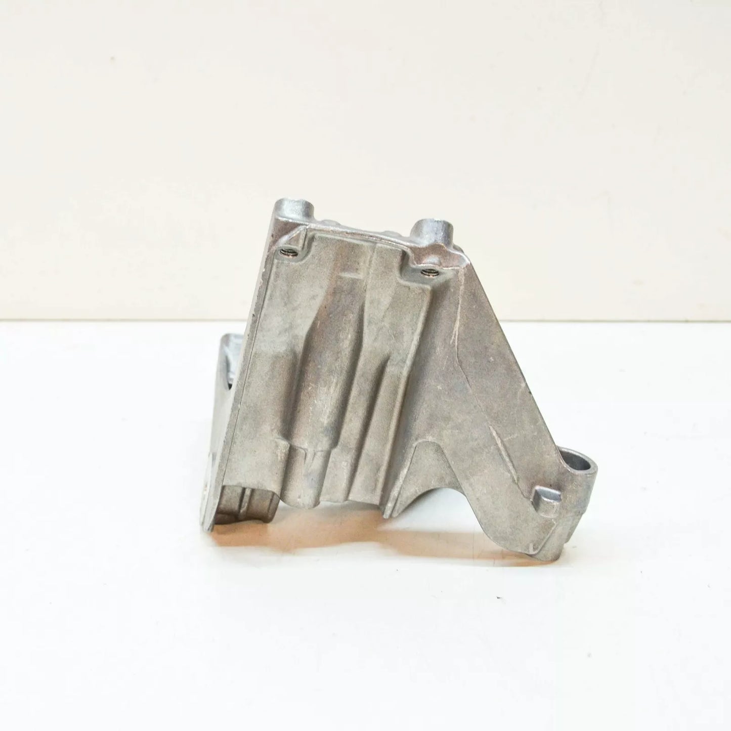 NEW AUDI Q7 4M ALTERNATOR BRACKET MOUNT 06M903143AJ